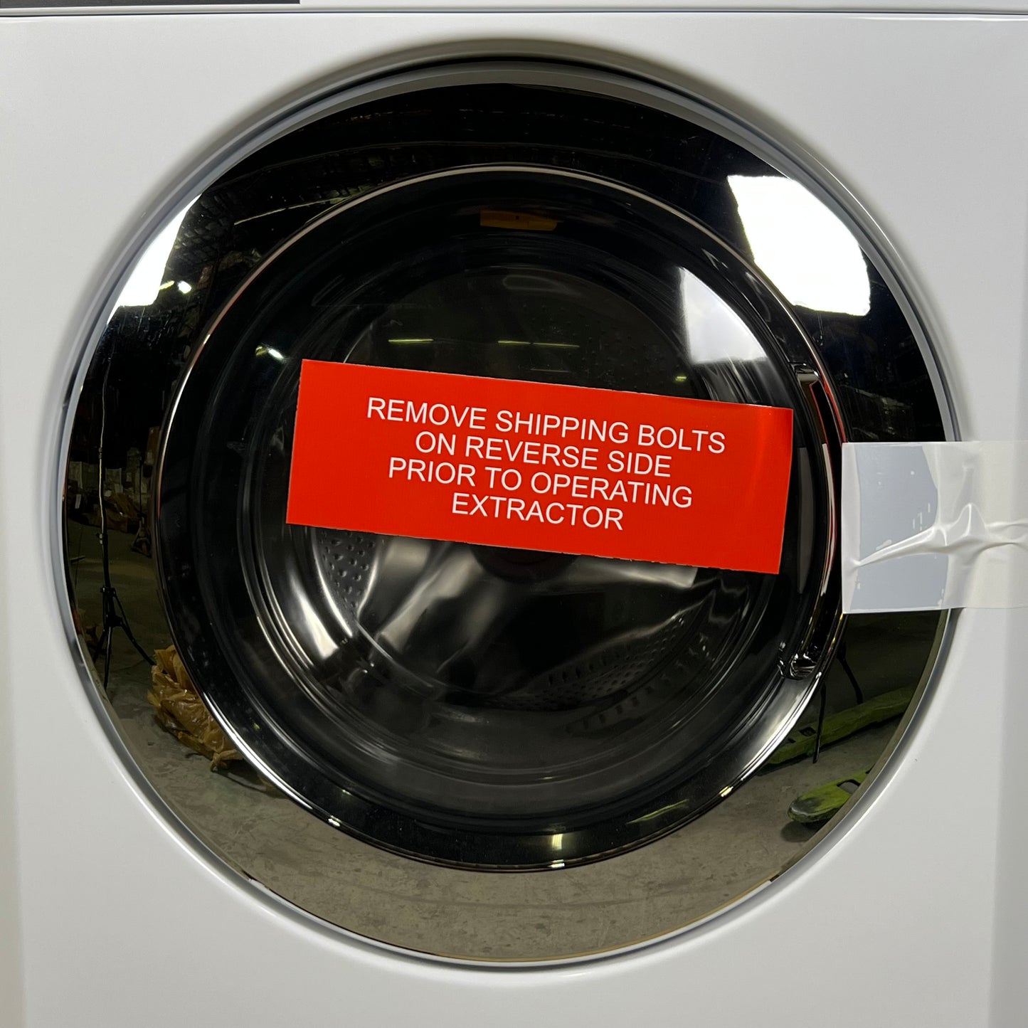 LG Fully Automatic Washing Machine Sz 39.5”H X 28”L X 27”W GCWM1069CS8