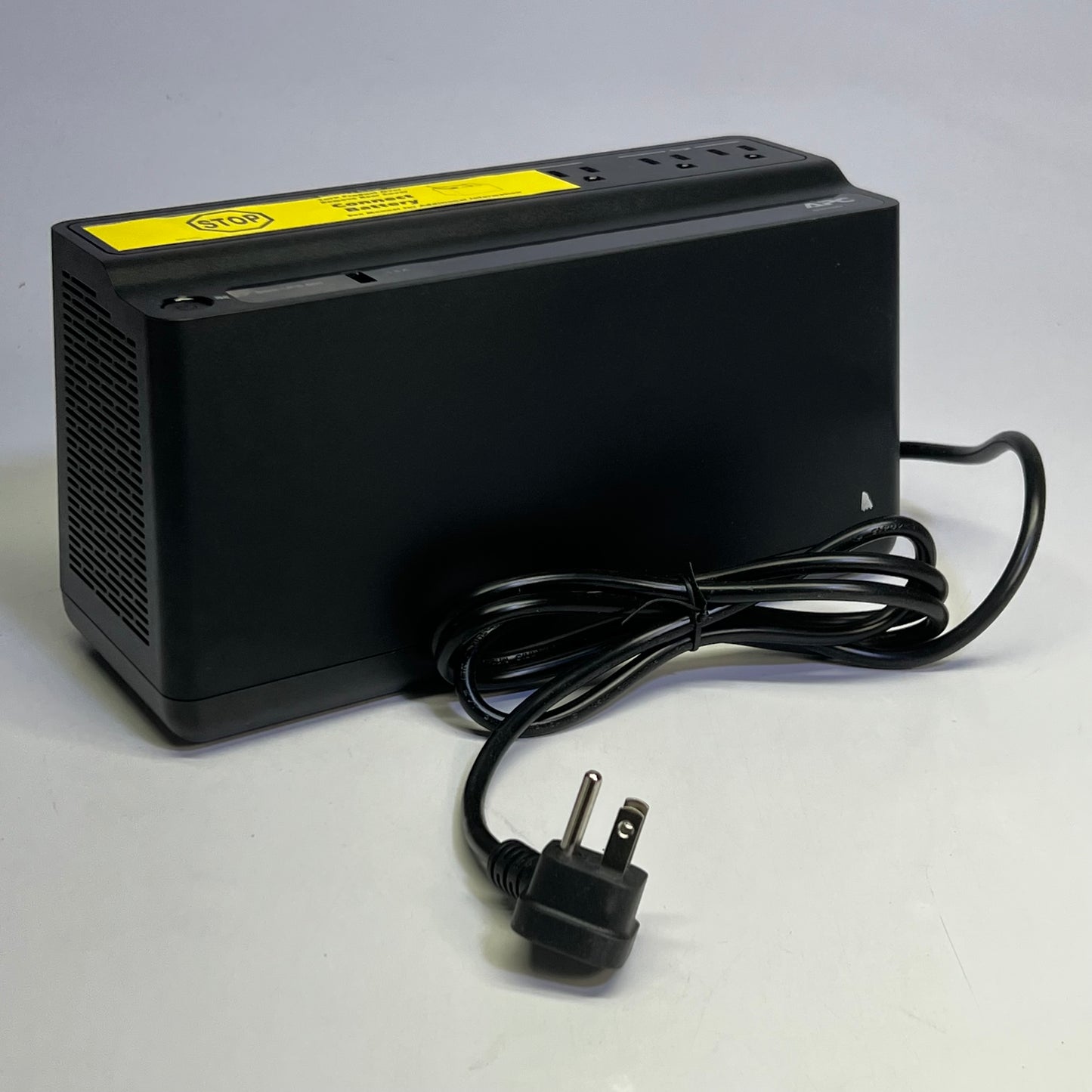 APC UPS 600VA, 330W Battery Backup Power Supply & Surge Protector with USB Charger