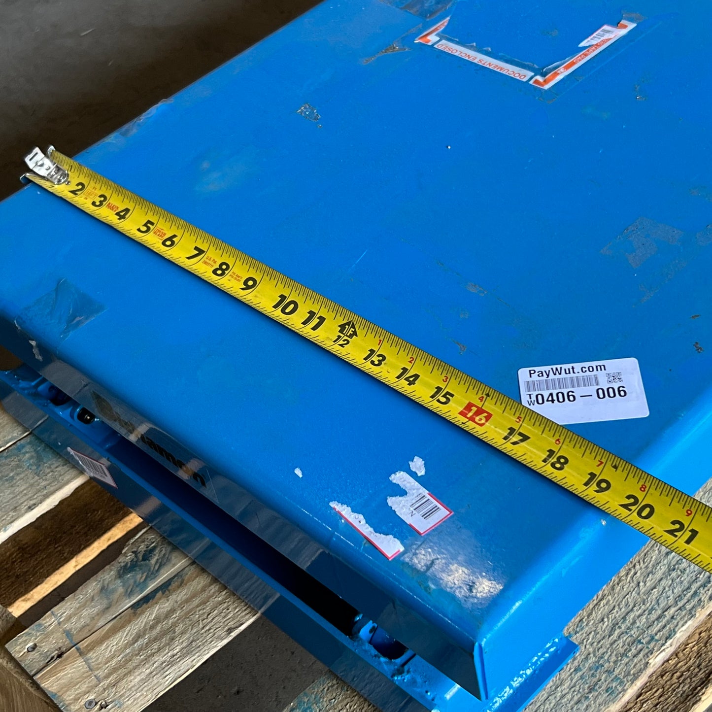 VERSACE Hydraulic Lift Table Max Cap 550 Lbs 20"W x 32"L x 6"-28"H Blue X25CNBI