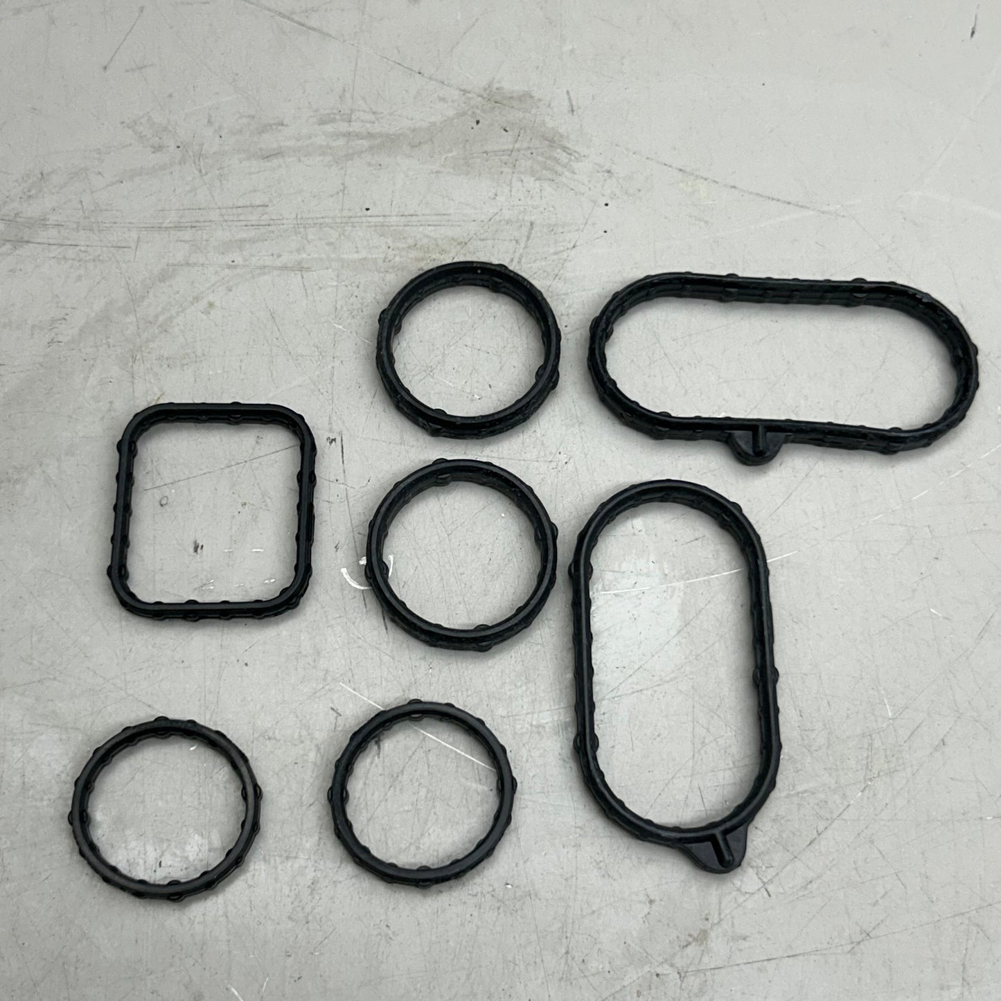 MAHLE Oil Pan Gasket Replacement Part For Ford OS32478