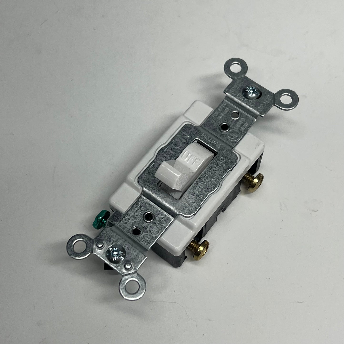 LEVITON (10 PACK) Toggle Switch Single Pole Quiet Switch 15 AMP White CS115-2W