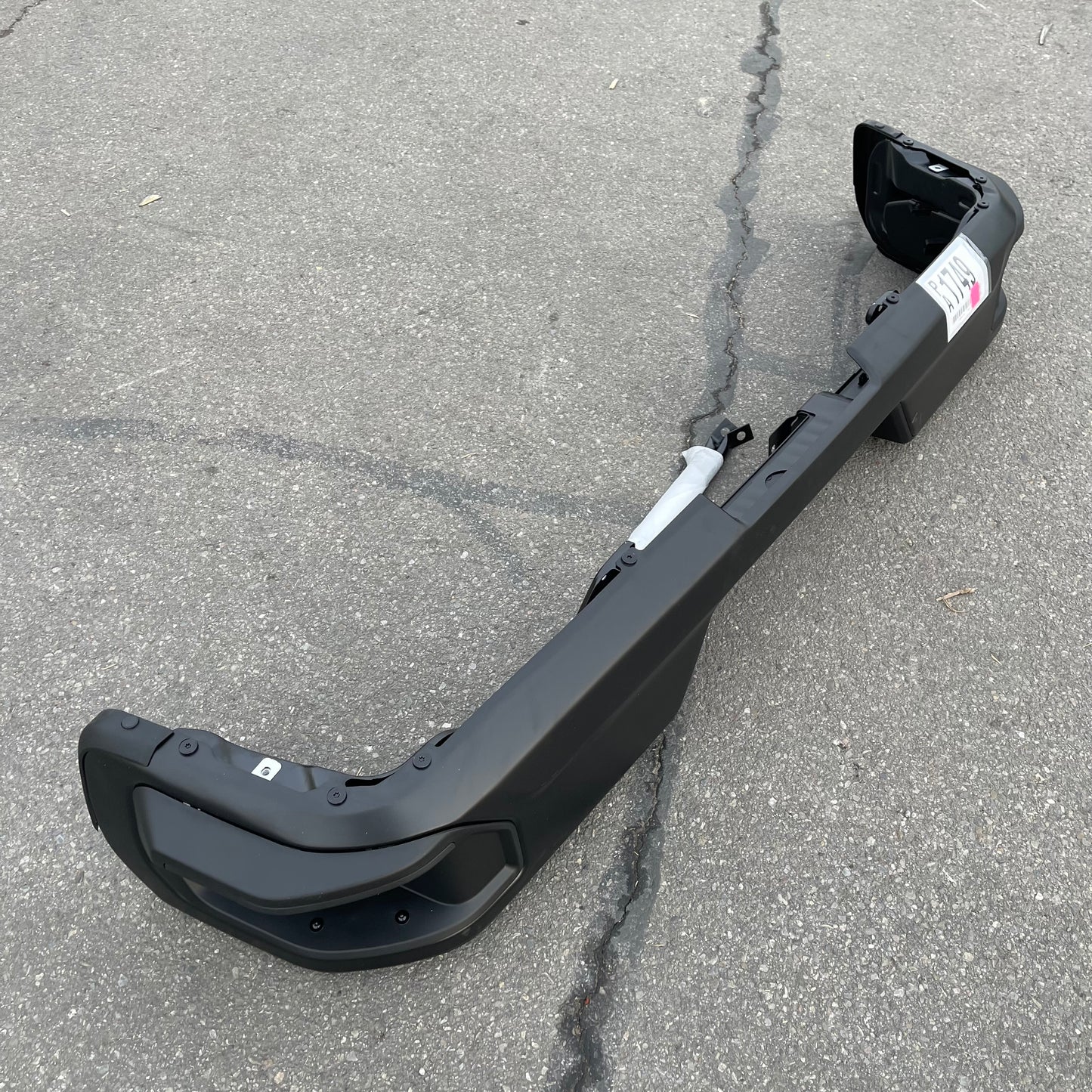 ZA@ Pallet of DIAMOND STANDARD Rear Bumper for Chevy Silverado 2500 (2019-2021) GM1103227DSC (AS-IS)