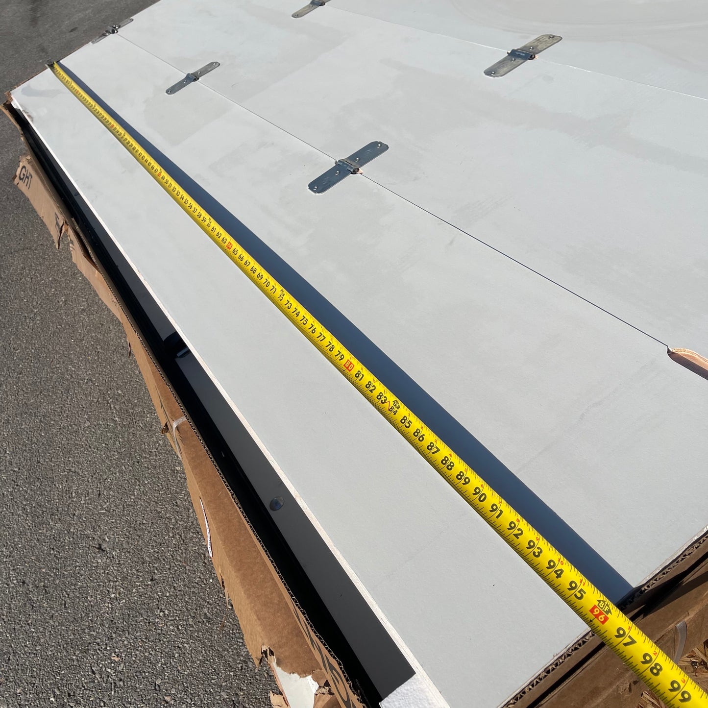 ZA@ Pallet of TRANSGLOBAL Roll-up Doors & Hardware 96”x105” White TGU96X105 (AS-IS)