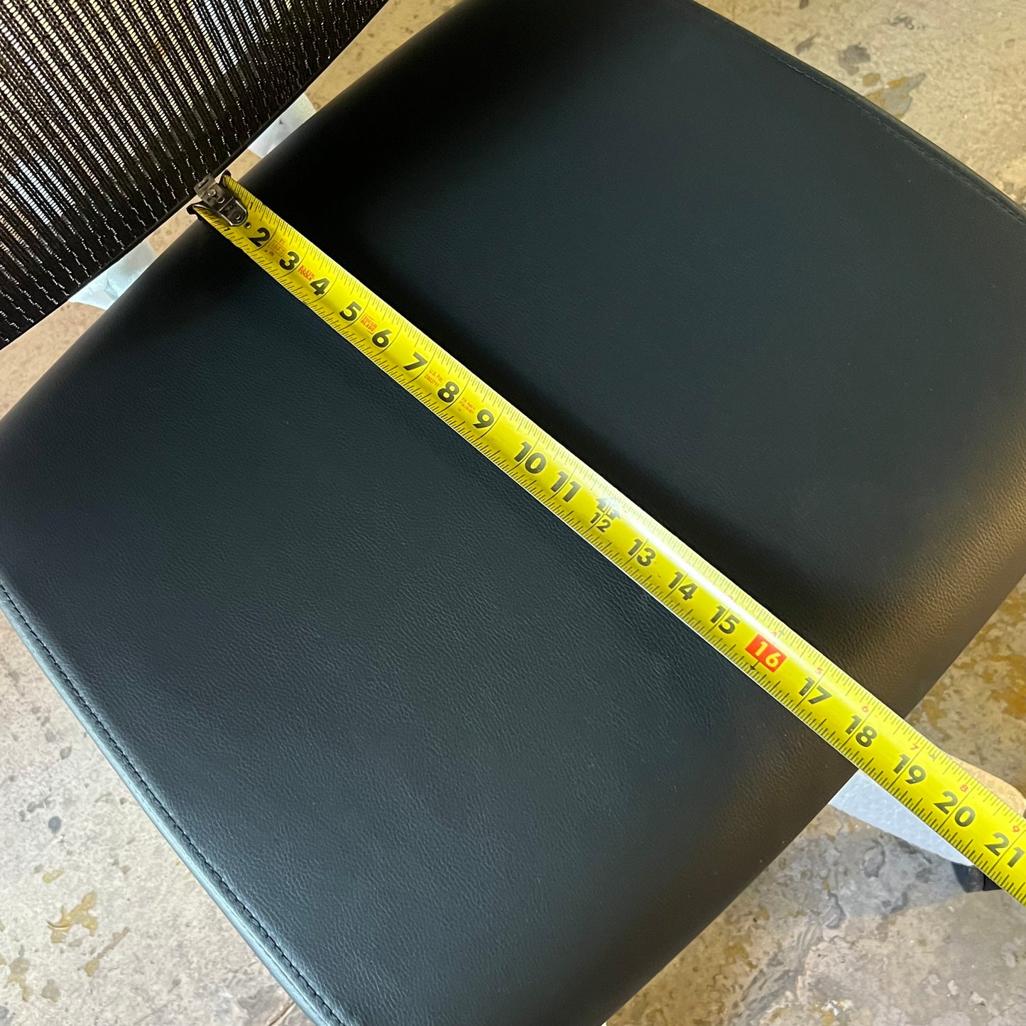 UNIVERSAL Task Chair Sz 42"H x 20"W x 18"L, Black 3X-8000367-I REV 250