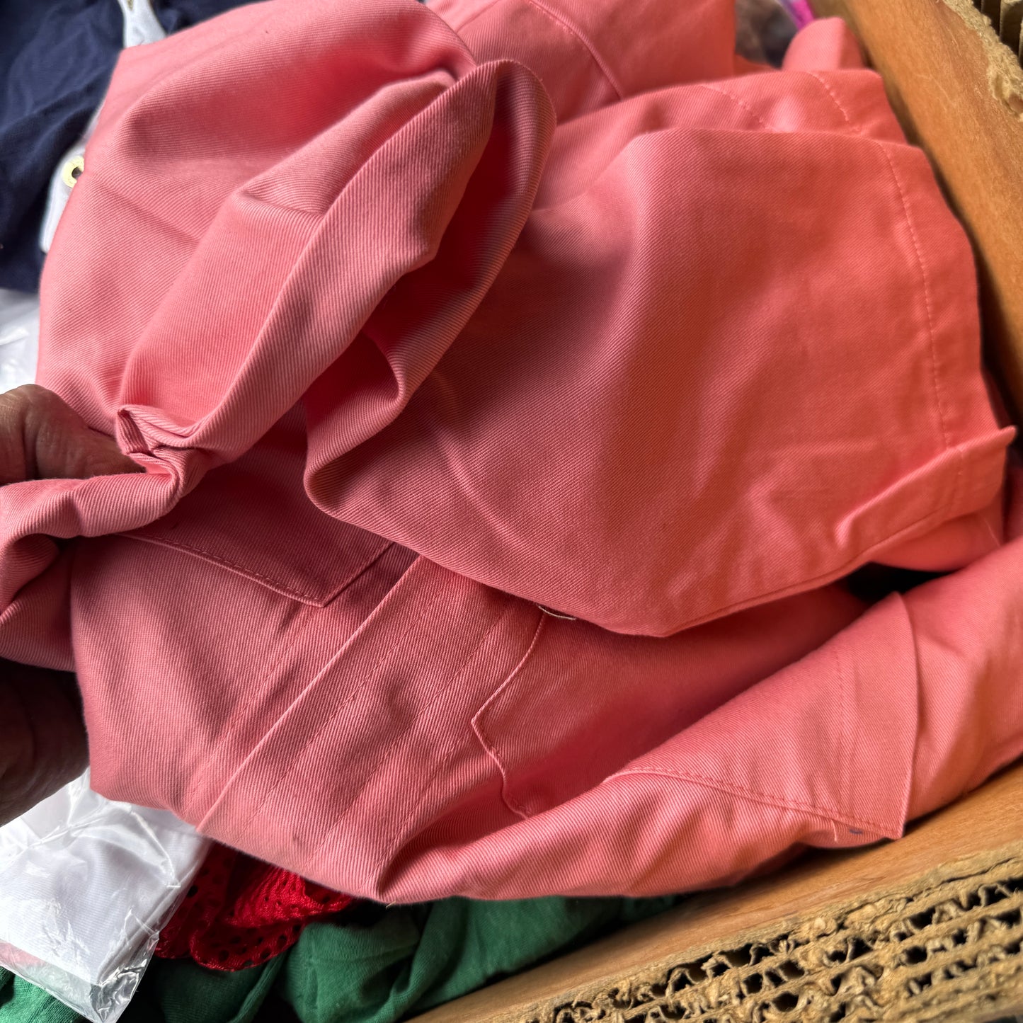 ZA@ Pallet of MIXED 100’s Of Men’s & Women’s Clothing