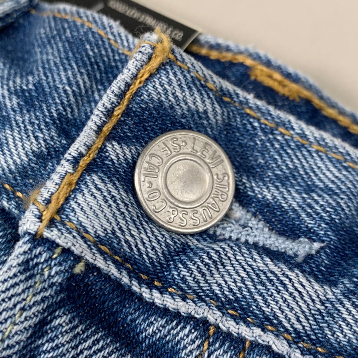 LEVIS 501 Original Fit High Rise Shorts Medium Wash Women's Sz 25 Mega Vibe Blue