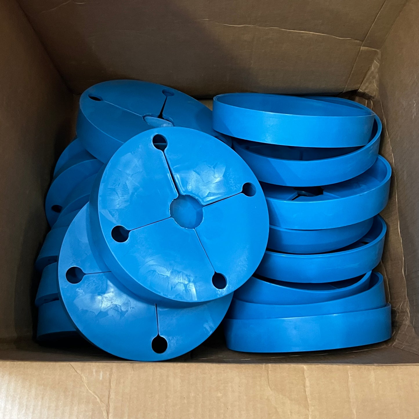 ZA@ Pallet of ADAPTOR INC Multifit Adapter Open End Thread Protectors I780006 Sz 10 1/2”Dx2”H Rubber Blue