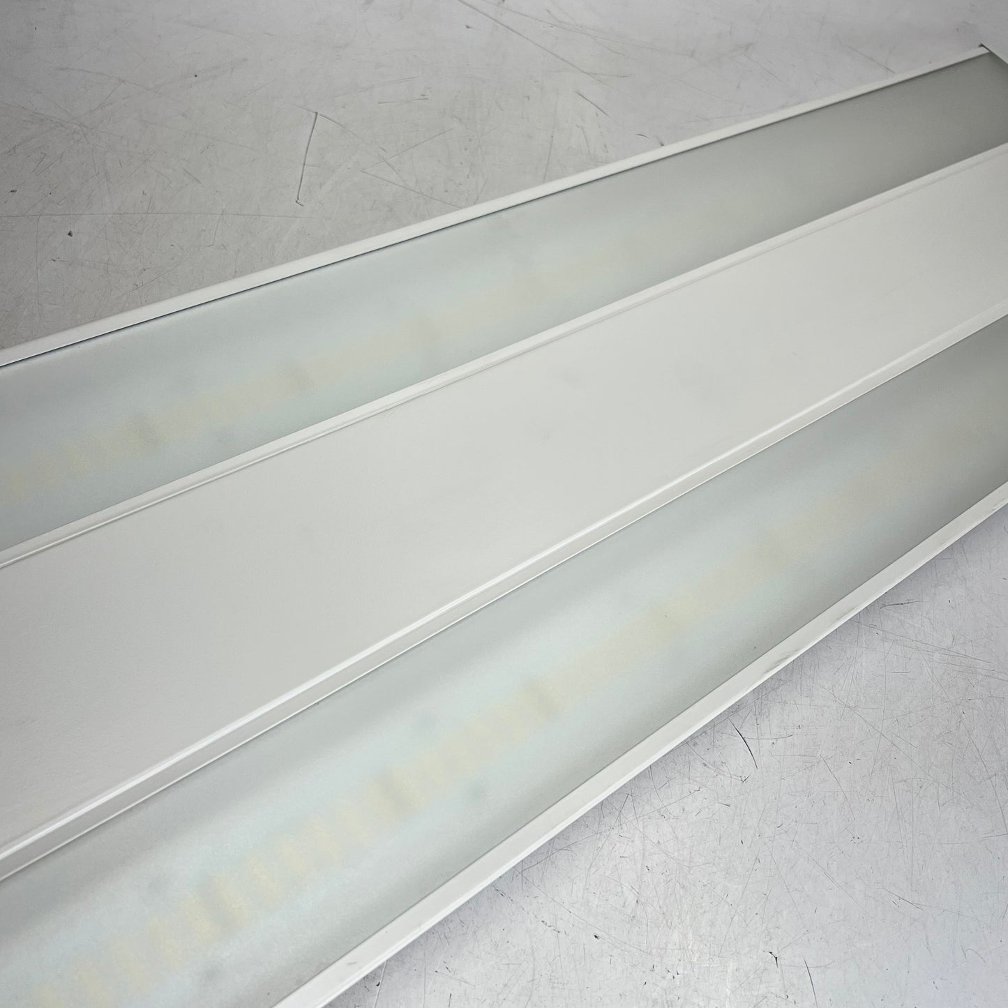 HBL Bay Linear W/ Z10 Control-ready 120-277V White HBL/300S/44FR/8CS-Z10