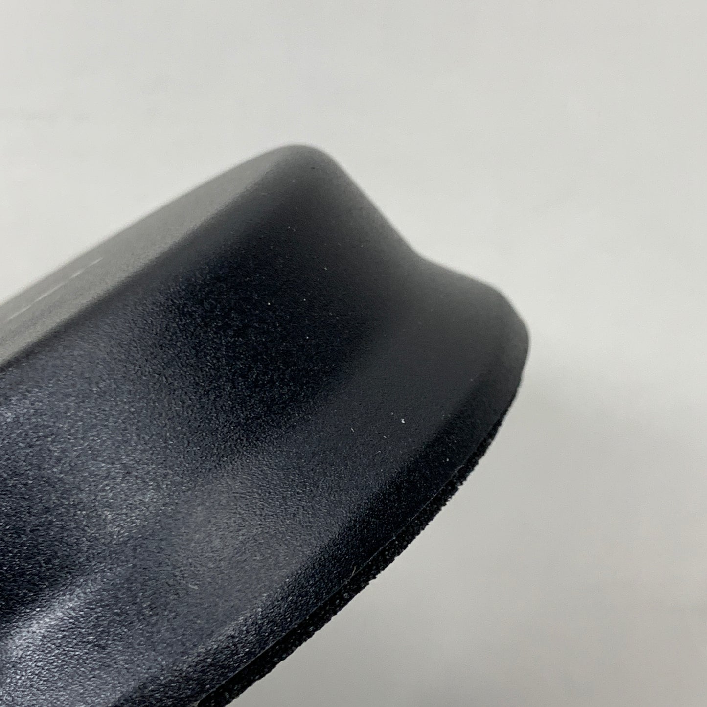 PULSE Black Low Profile Unity Gain Antenna For a 490-512 MHz LP490NMO