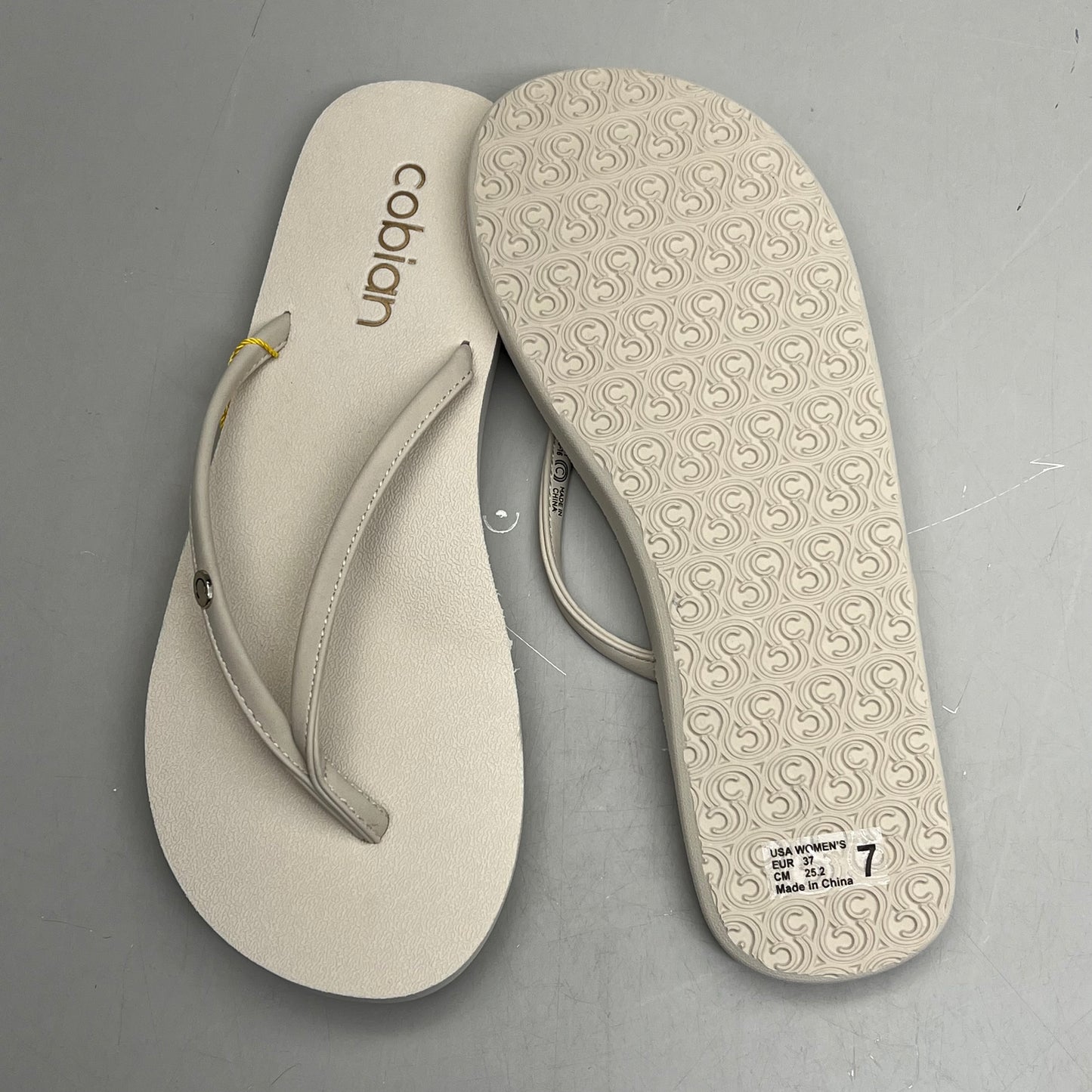 COBIAN Nia's Bounce Synthetic Leather Sandals Women's Sz 7, EU 37 Cream NIA25-110-7