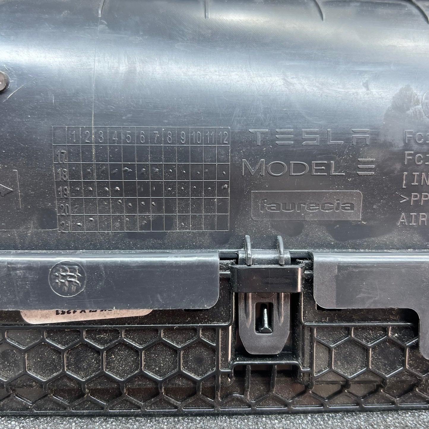 TESLA MODEL 3 19-21 Front Driver Side Dash AC Air Vent Duct Black 2080547X