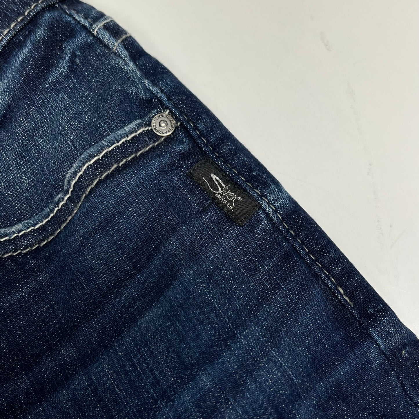 SILVER JEANS CO. Suki Bermuda Shorts Women's Sz 30/9 Dark Indigo L53943SCV399