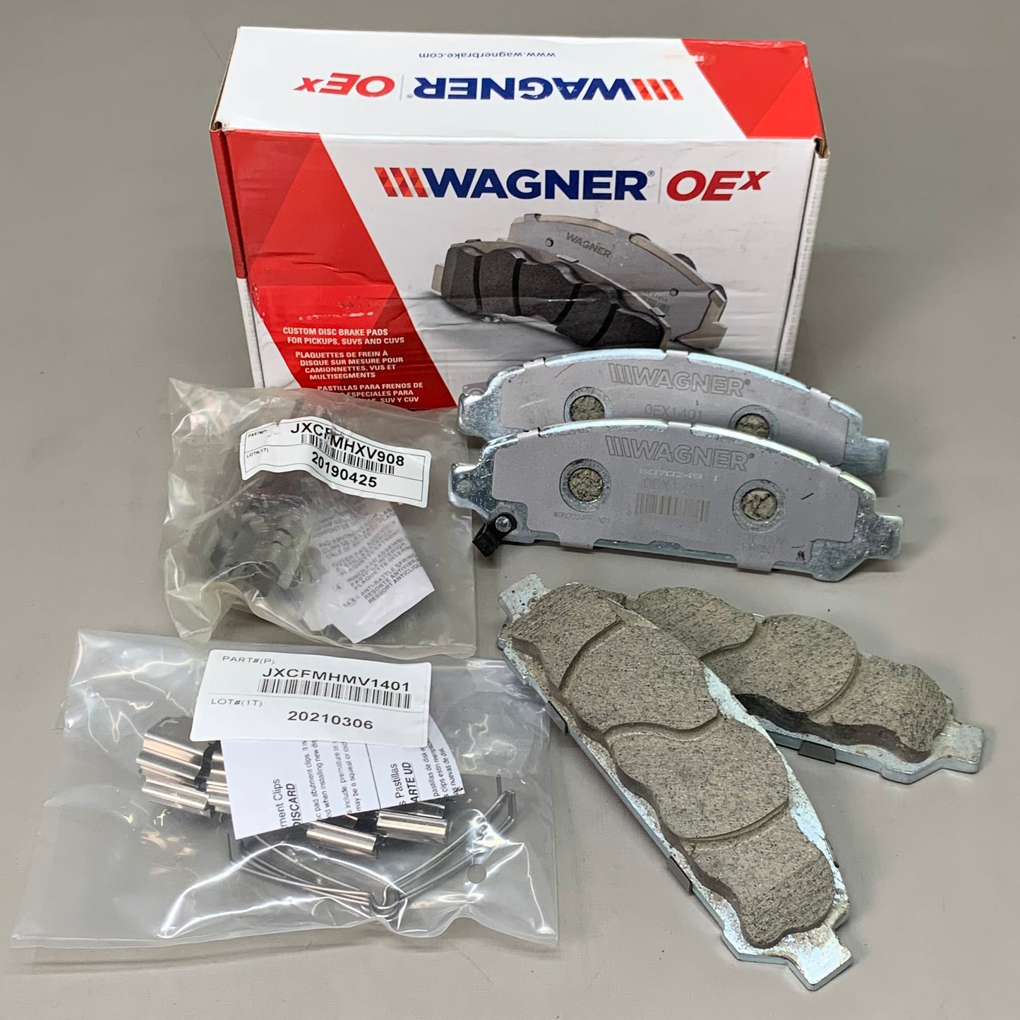 WAGNER OEx Ceramic Disc Brake Pad Set 6 1/2" x 2 1/2" Grey OEX1401