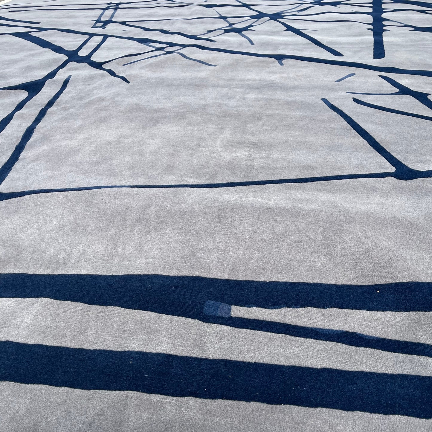 THE RUG COMPANY Bridge Modern Hand Woven Tibetan Wool Rug Roll 16’ x 12' Grey/Blue