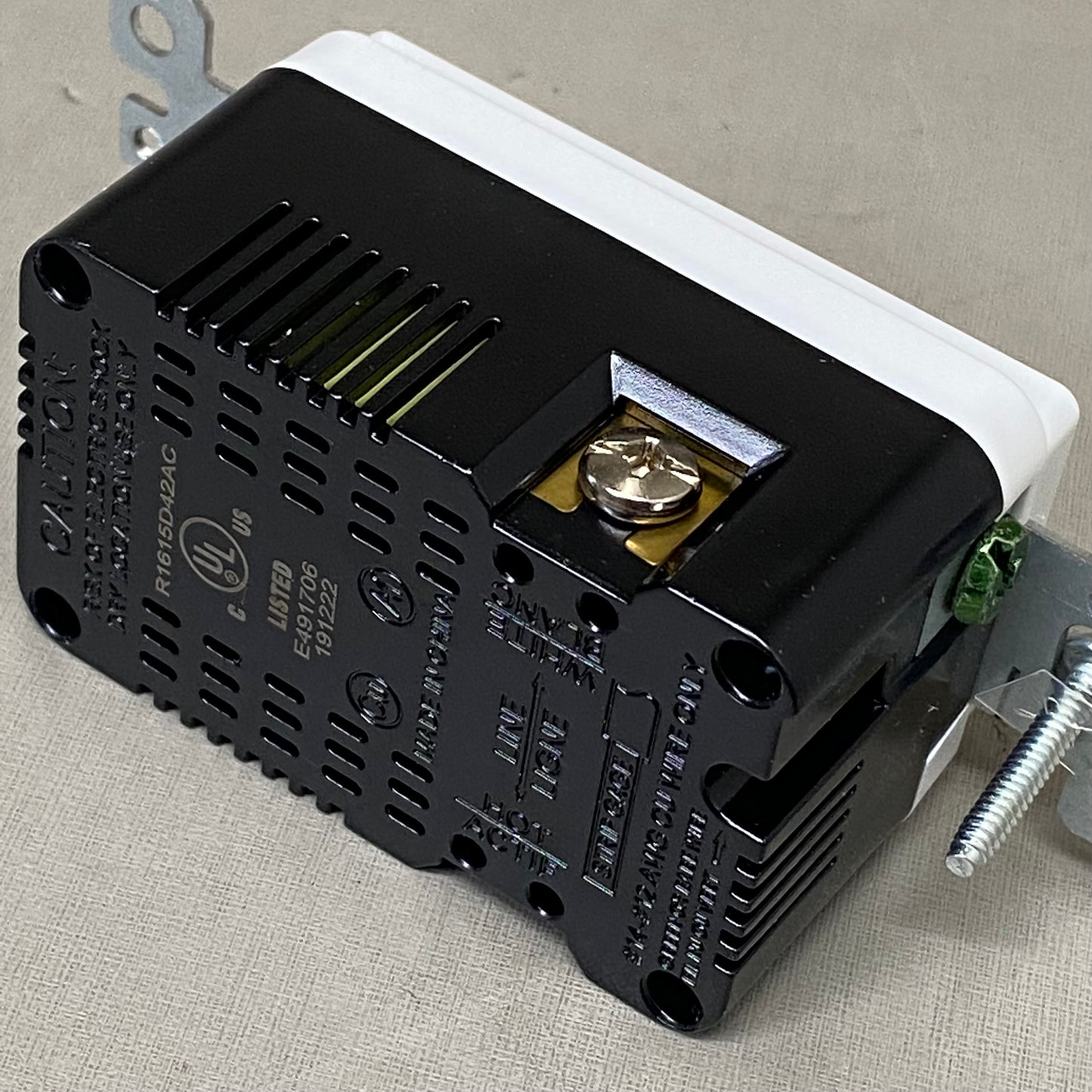 ELEGRP High Speed Duplex USB Receptacle 4.57"x1.93"x2.8" White R1615D42AC-WH