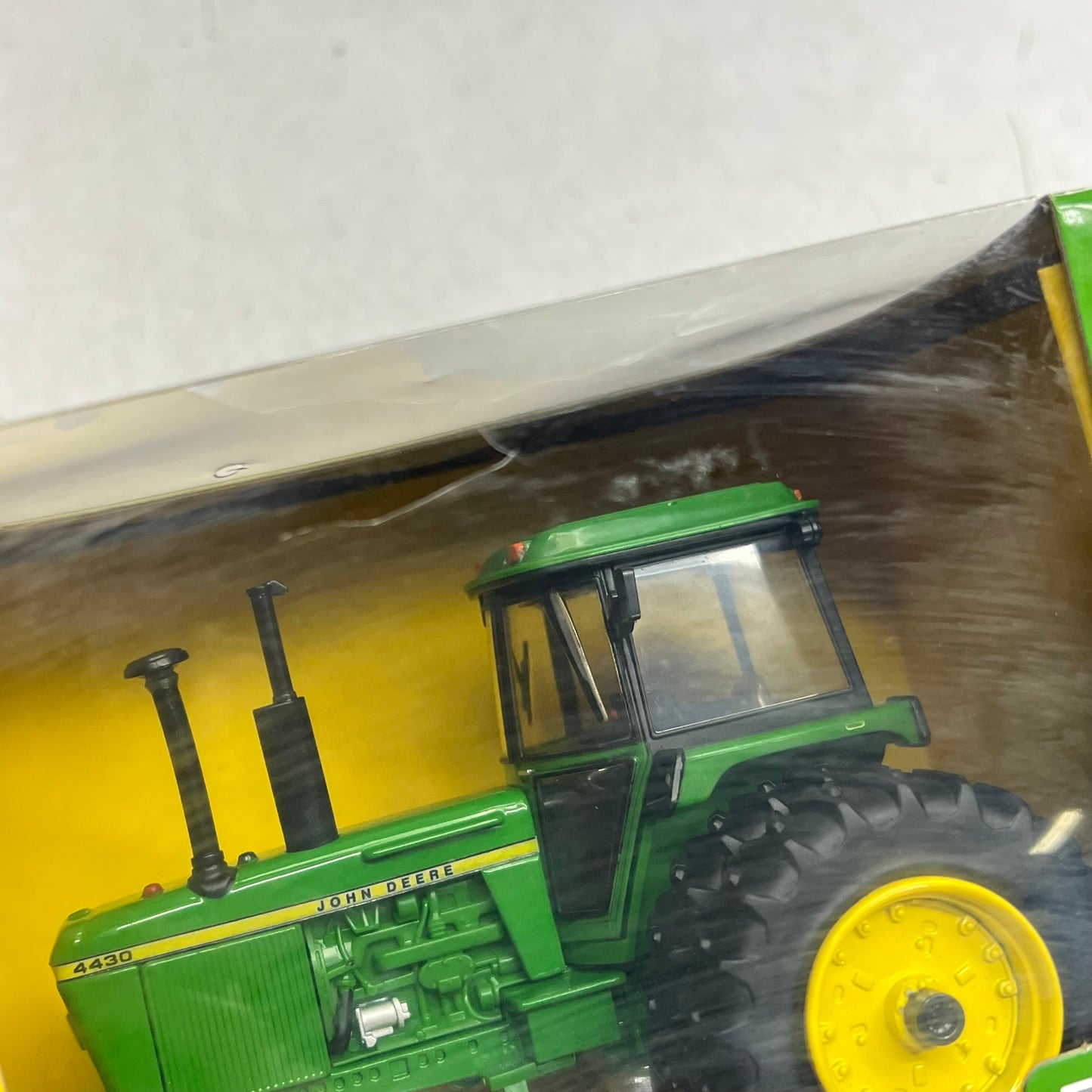 JOHN DEERE Prestige Collection Tractor 1/13 Die-cast Metal Replica Green 4430