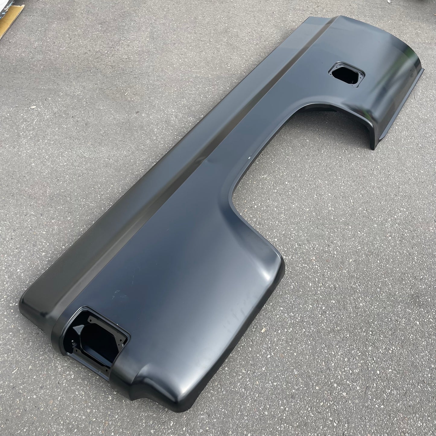 ZA@ Pallet of CHL Right Bedside Fleetside For Chevy/GMC Pickup 1979-1987 Black LG-60-057/RH (AS-IS)