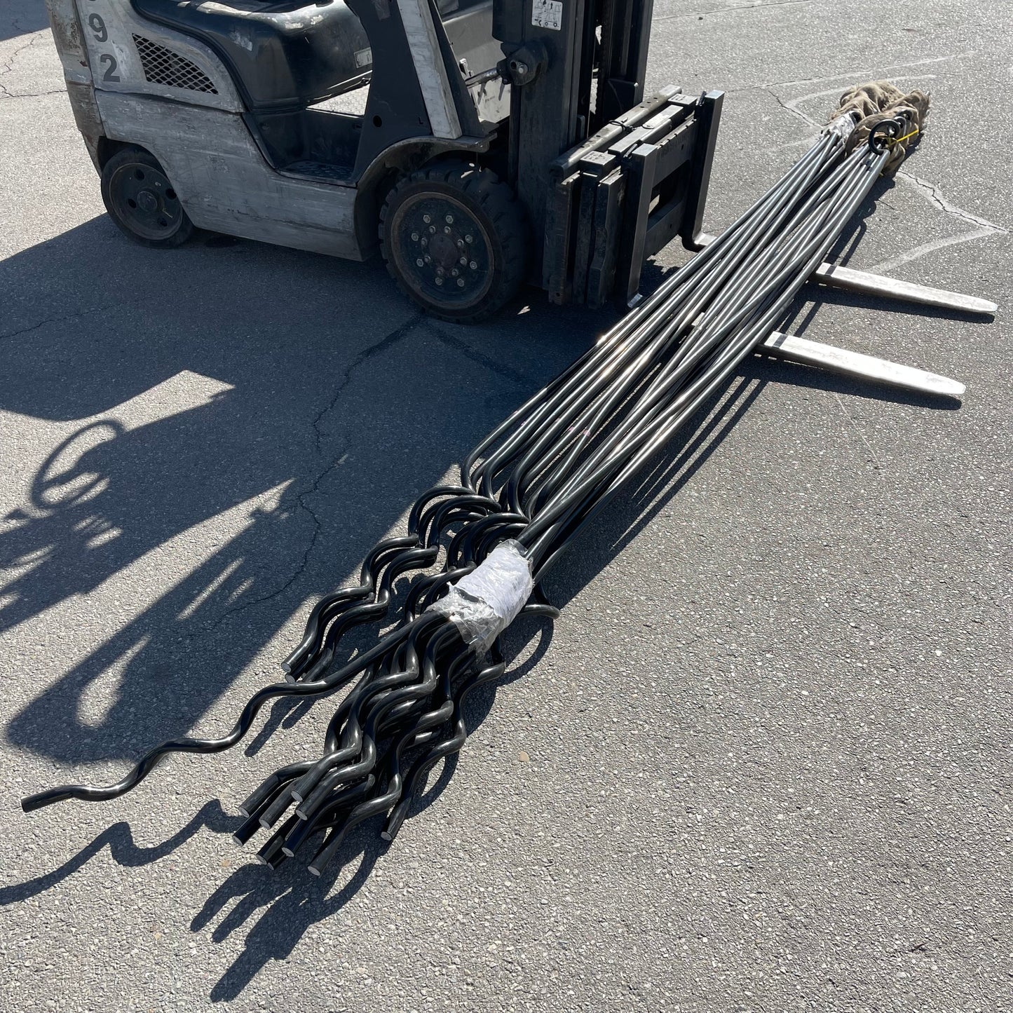 ZA@ Pallet of MIXED Long Black Plastic Pipe/damper/anchor? (AS-IS)