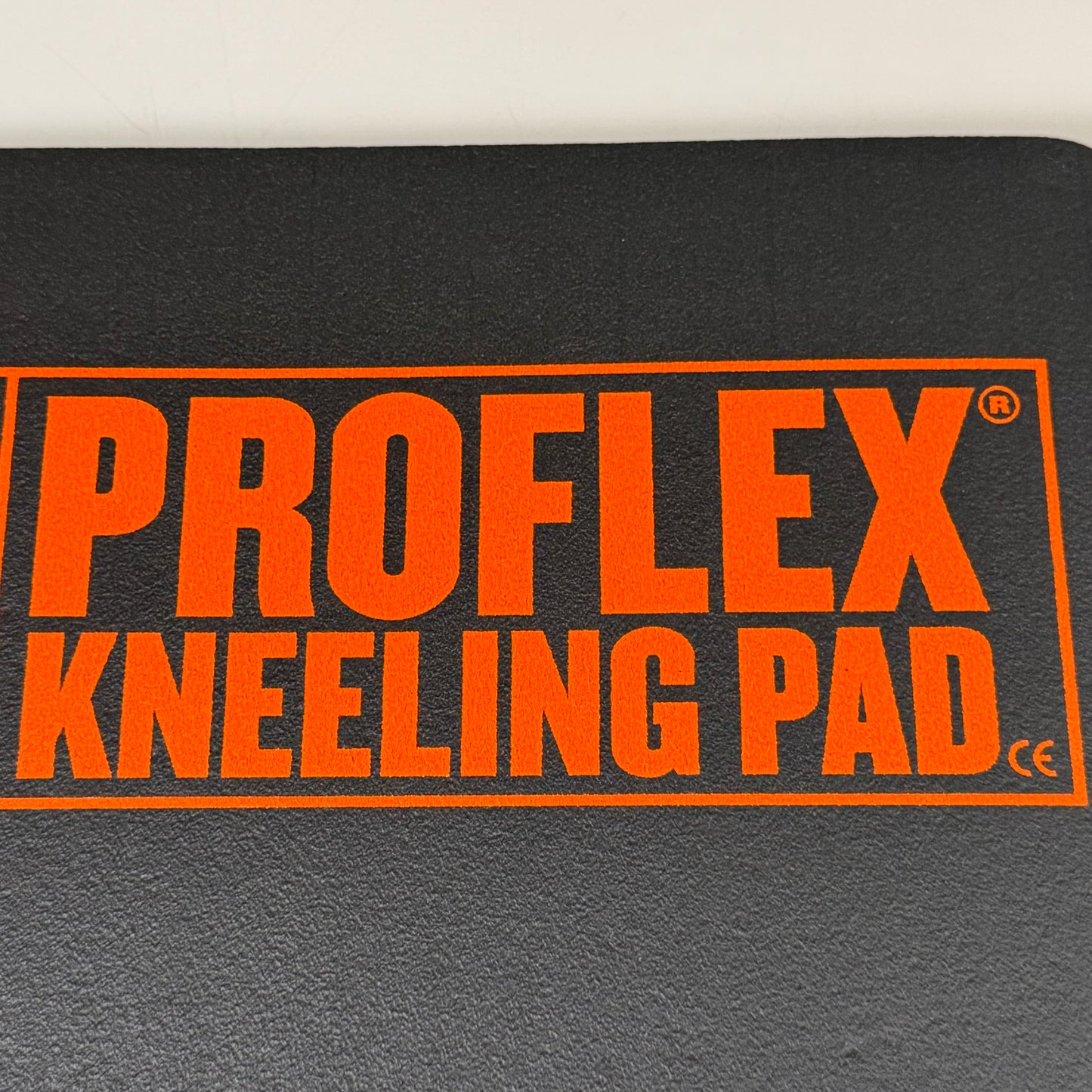 ERGODYNE Proflex 380 Standard Kneeling Pad w/ Handle Black 14" x 21" x 1" 715250