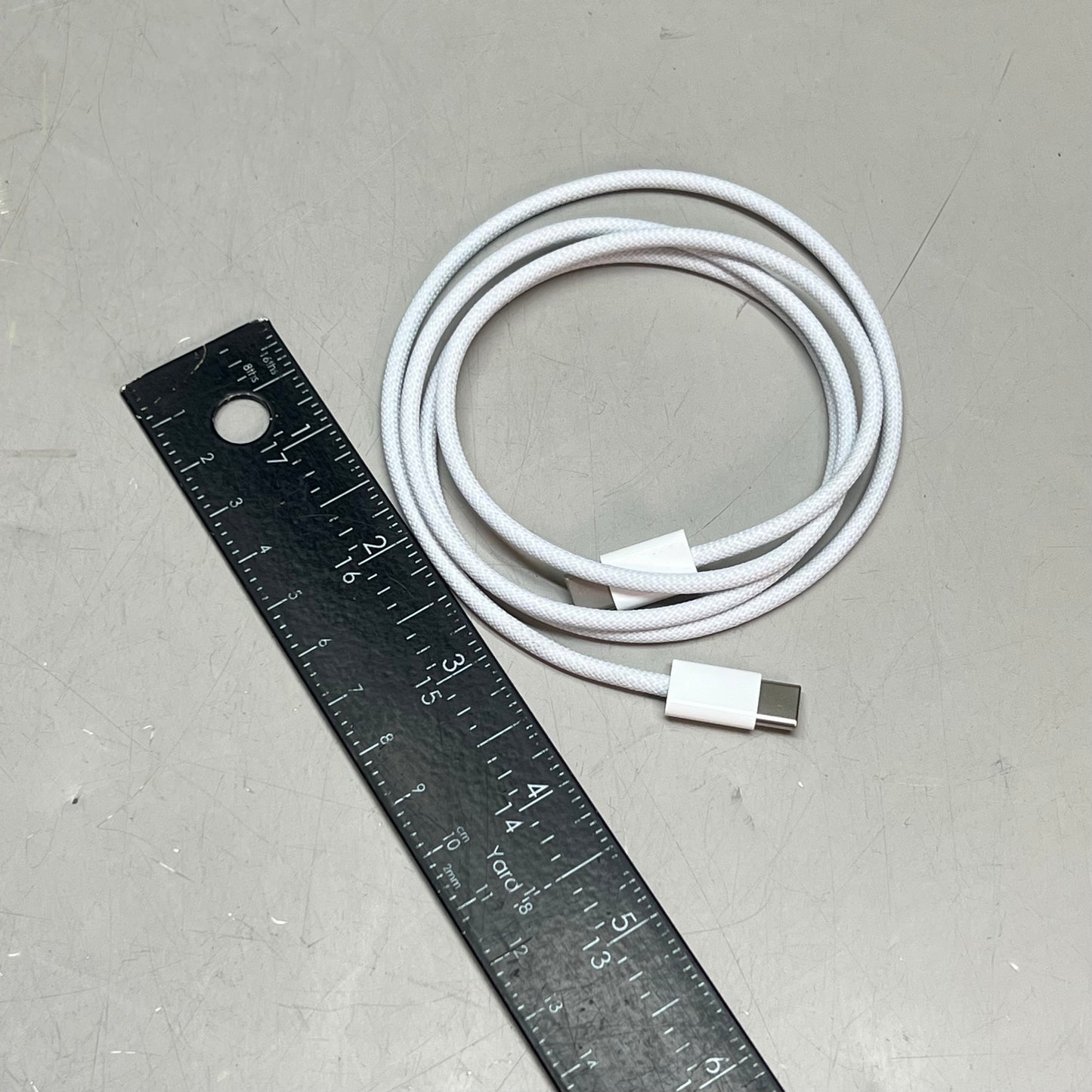 APPLE Two Sided USB-C Woven Charge Cable (1 M) 60 Watt White MQKJ3AM/A (Return)