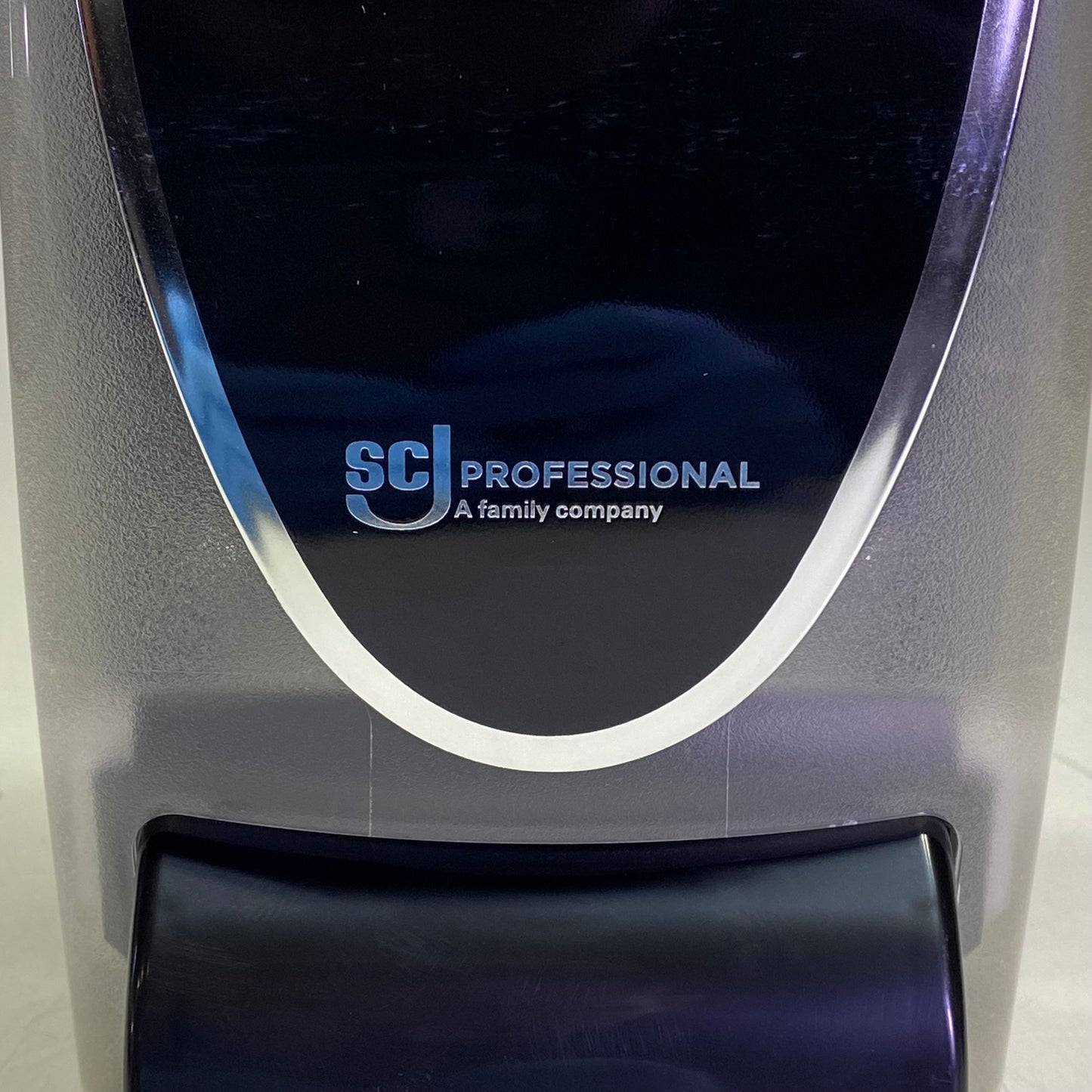 SCJ PROFESSIONAL 1 Liter Transparent Black And Chrome Soap Manual Dispenser 9"H x 5"L x 4.5"W TPB1LDSO