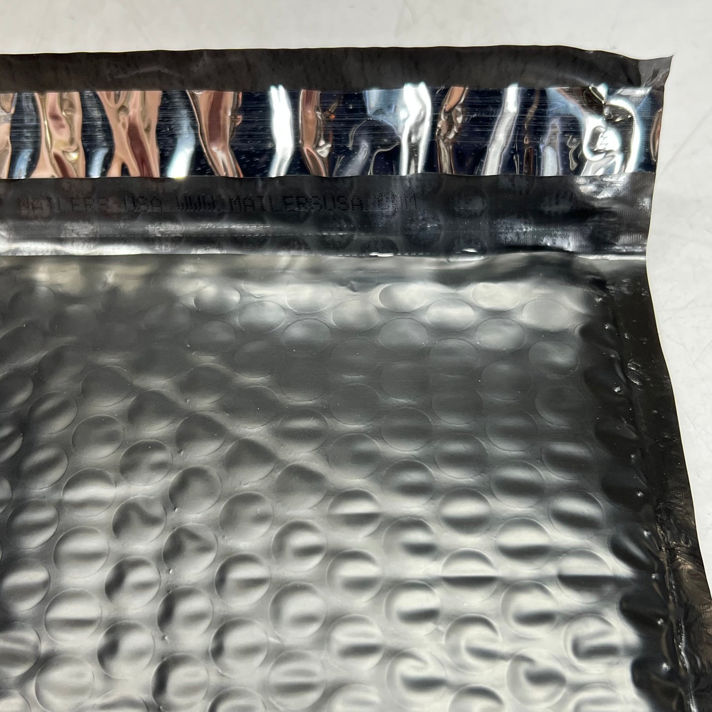 AIRJACKET (100 PACK) Poly Bubble Mailers Sz 8.5" x 11.25", Black MUSA31012