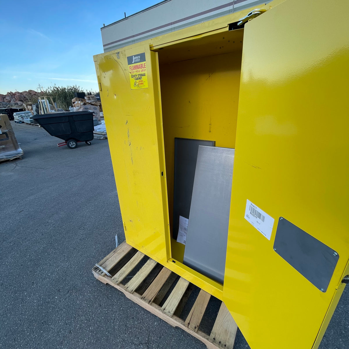 JAMCO Self Closing Flammable Safety Storage Cabinet 45 Gal Yellow BS45YP