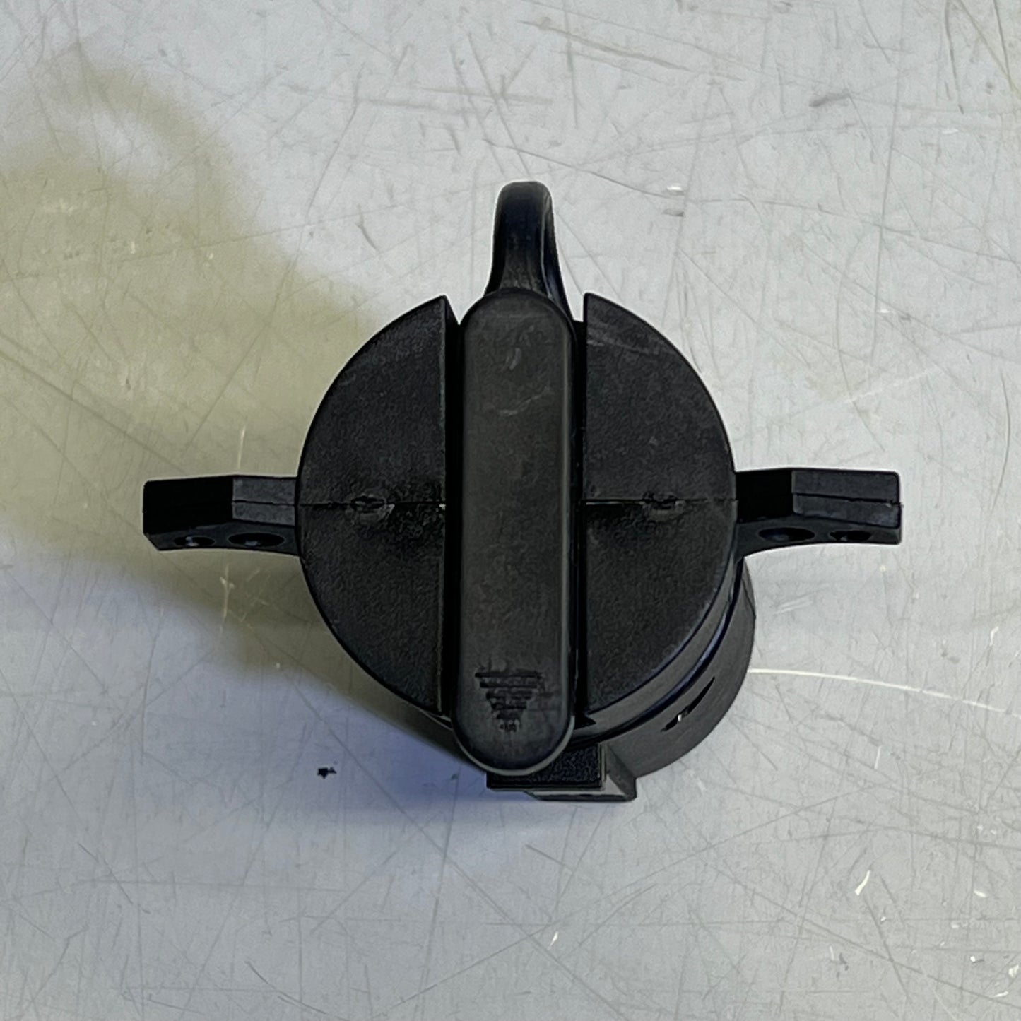 HOPKINS (2 PACK) 7 Blade To 5 Flat Adapter W/ Dust Cover Black 47375