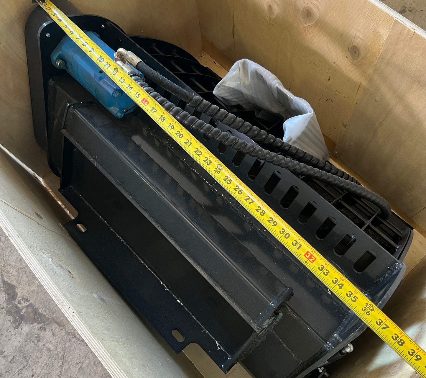 AGT Concrete Cement Mixer Bucket 196kg Attachment Sz 41" x 30" x 29.2", M-BKM