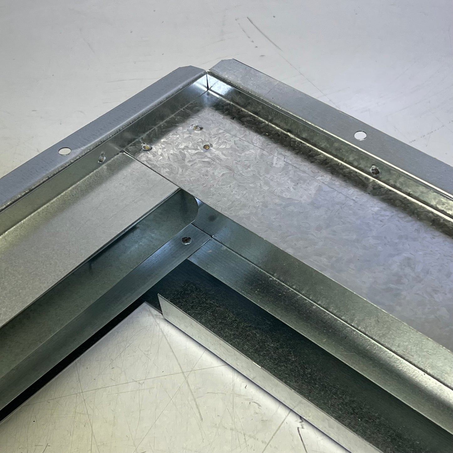 ZA@ E-Z FILTER Fan Coil Unit Filter Base 16" x 20" x 1" Silver EZ-1620-FC (Dented)