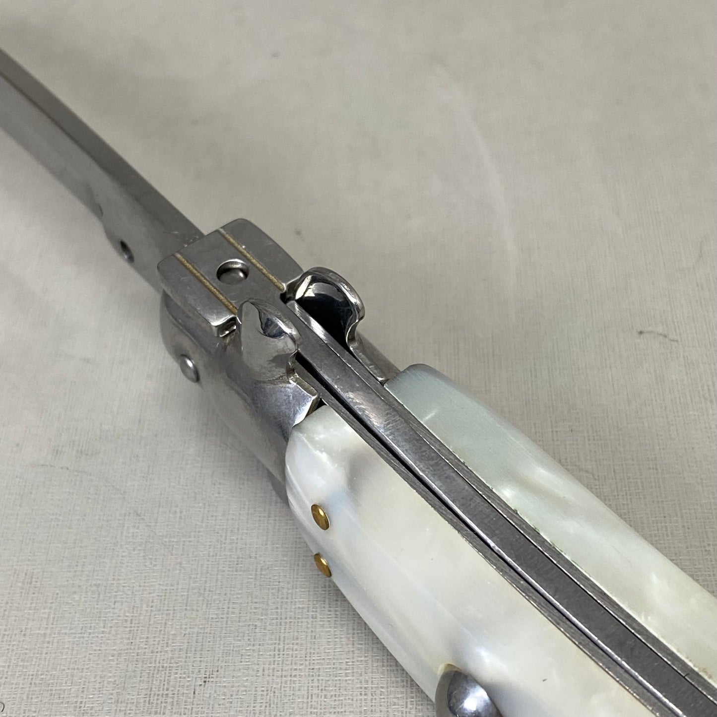 ZA@ ARMED FORCE TACTICAL Handcrafted OTF Pocket Knife  4" Blade 9" Overall Length White ST-6CWP