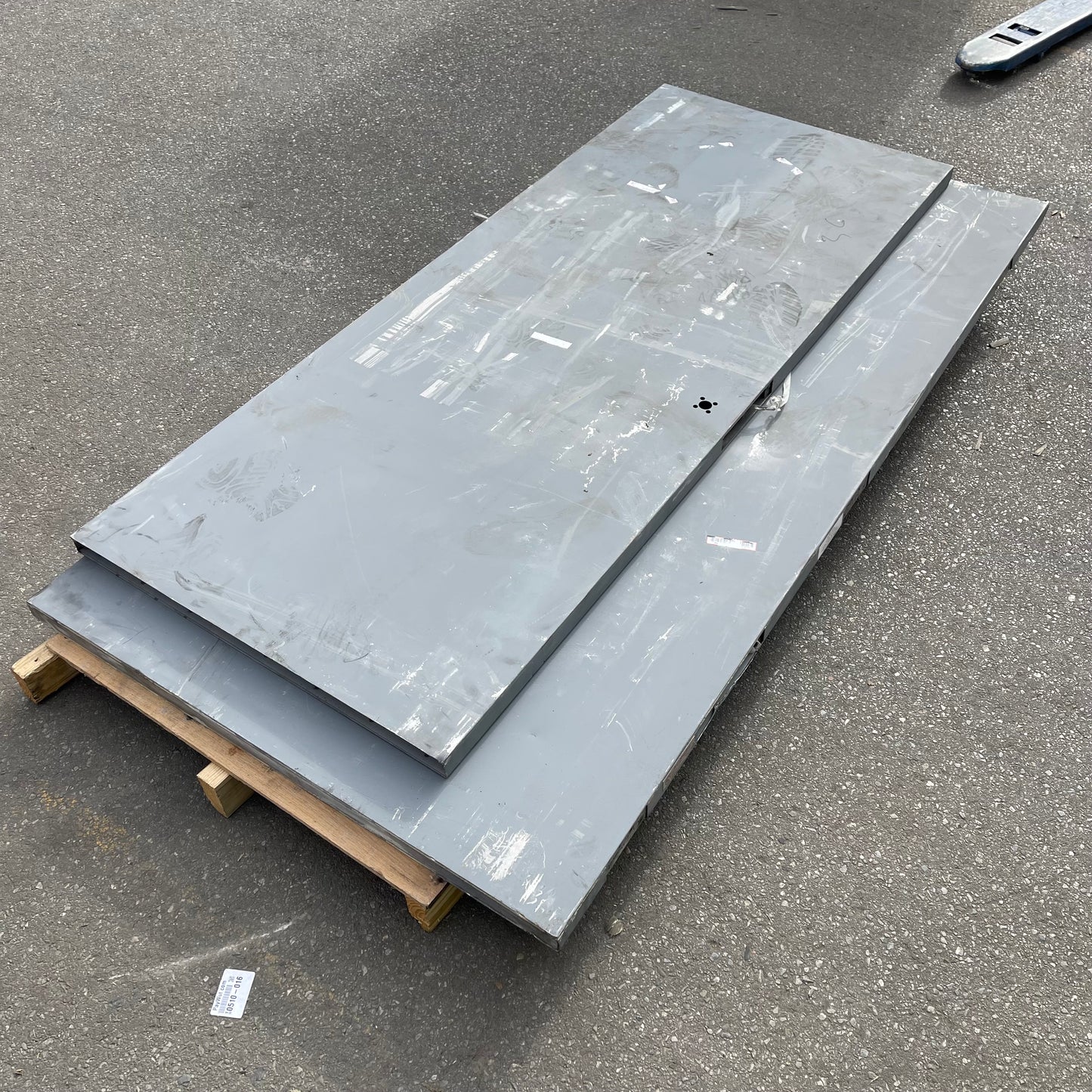 ZA@ Pallet of MIXED Steel Doors 83”x41.5” Grey (AS-IS)