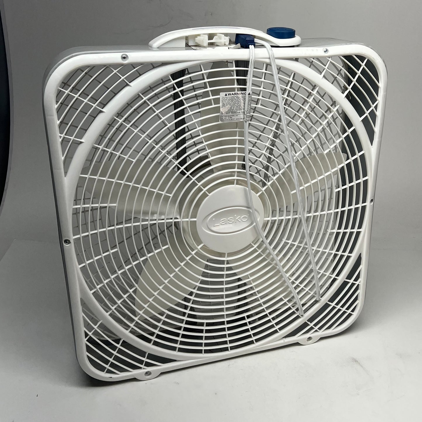 ZA@ LASKO Weather Shield Box Fan High Performance  20" Blade White (Used)