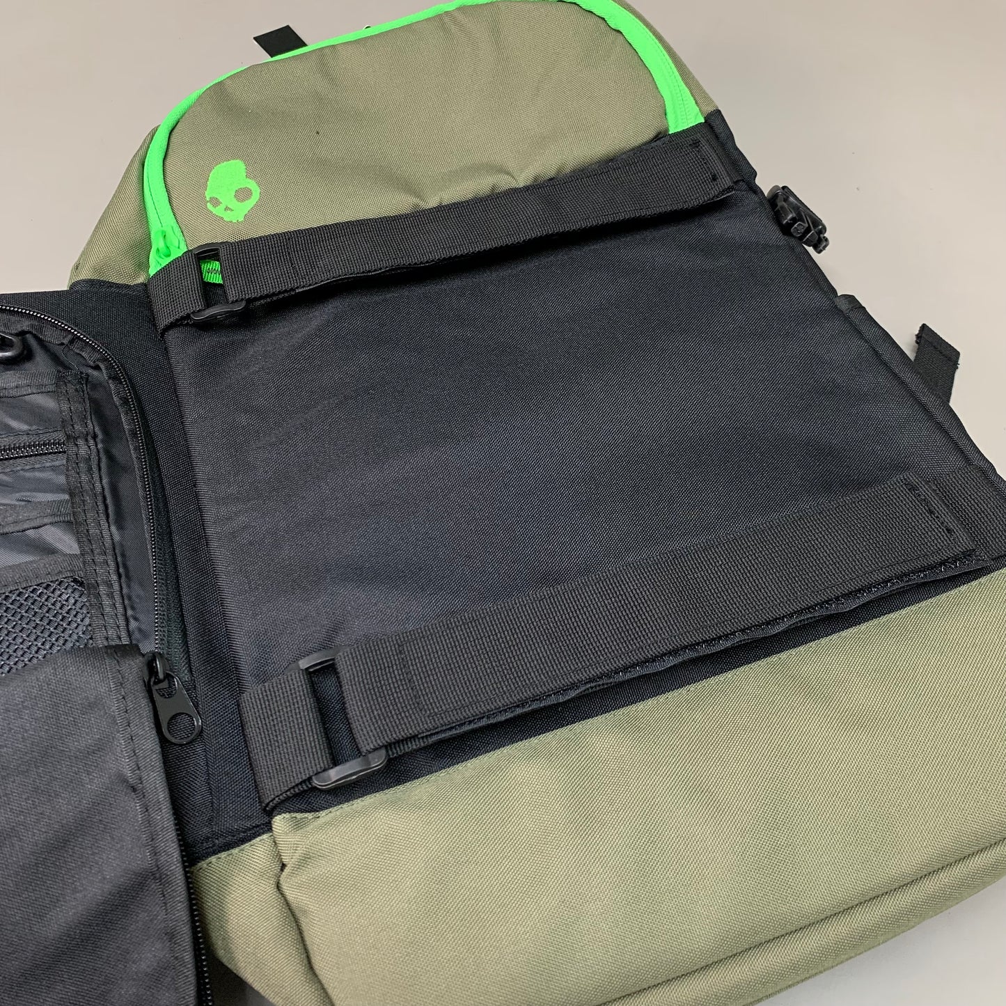 SKULLCANDY Heavy Duty Backpack 18" x 12" Green/Black SKDY1153