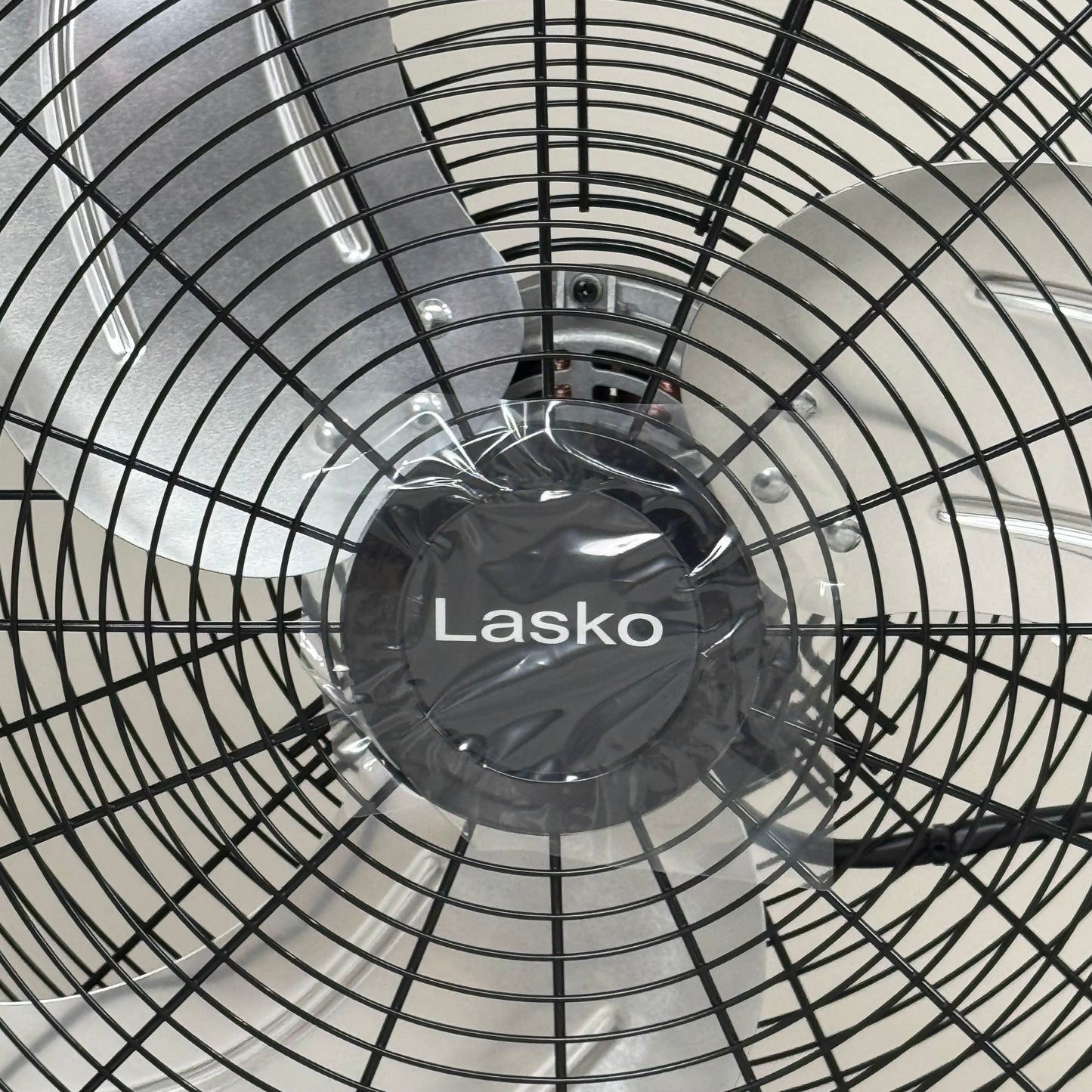 LASKO High Velocity Commercial Floor or Wall-mount Fan w/Remote 20" Black H20660