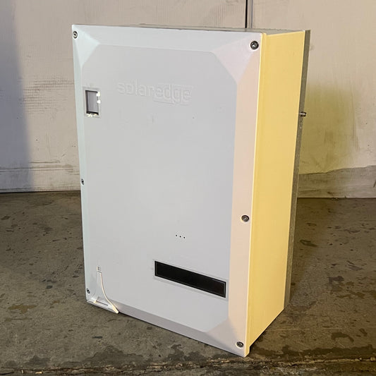 SOLAREDGE Energy Hub Backup Interface for Storedge Inverters 200A Main Breaker 14"W x 7.5"L x 21.5"H White BI-EUSGN-03