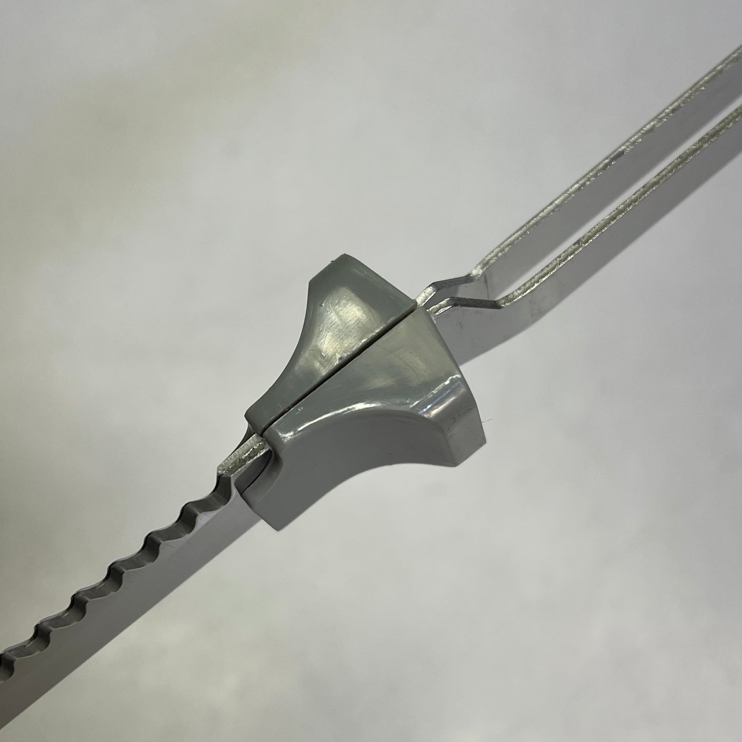 BRENTWOOD  Electric Carving Knife Trigger Operation 7" 110w 5' White TS-1010