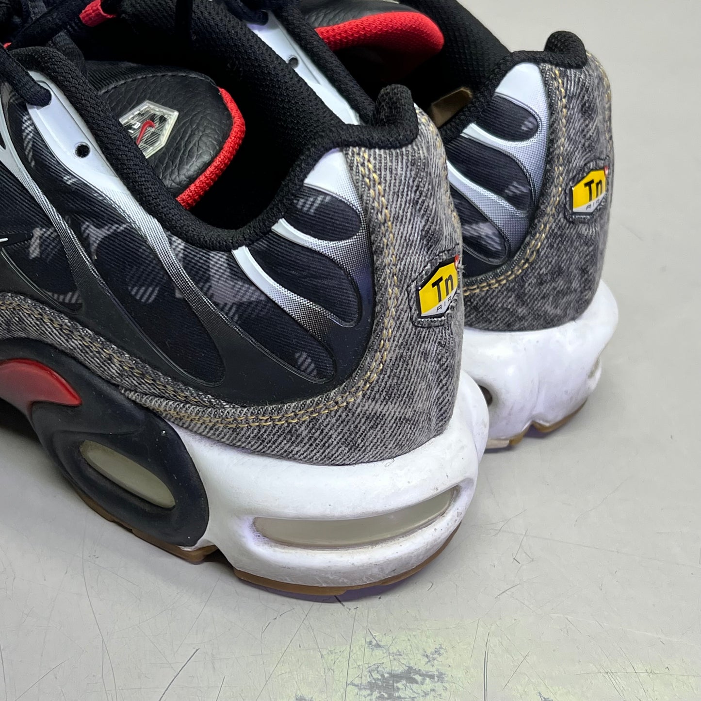 NIKE Air Max Plus SE Remix Pack Sneaker Men's Sz 11 (Pre-Owned)