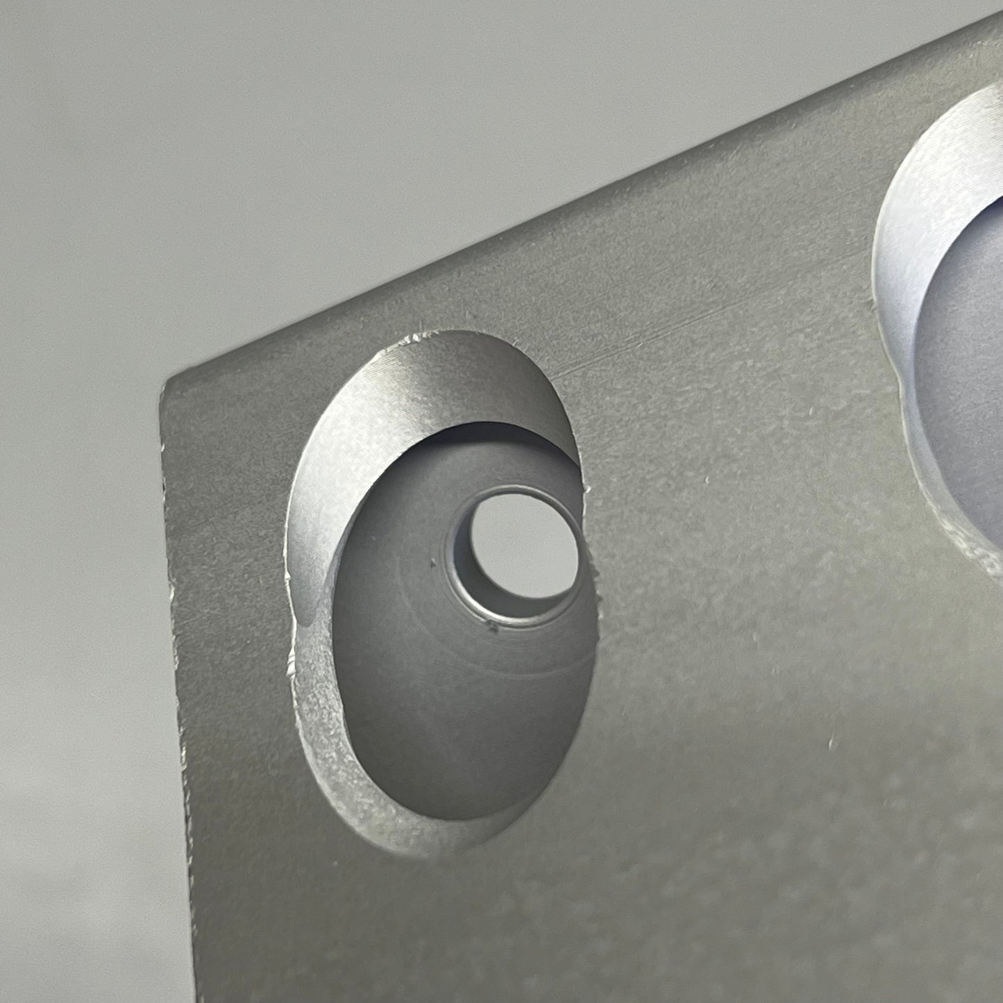 80/20 BUILD YOUR IDEA (2 PK) 40S 8 Hole Inside Gusset Bracket 90°Connect 40-4338