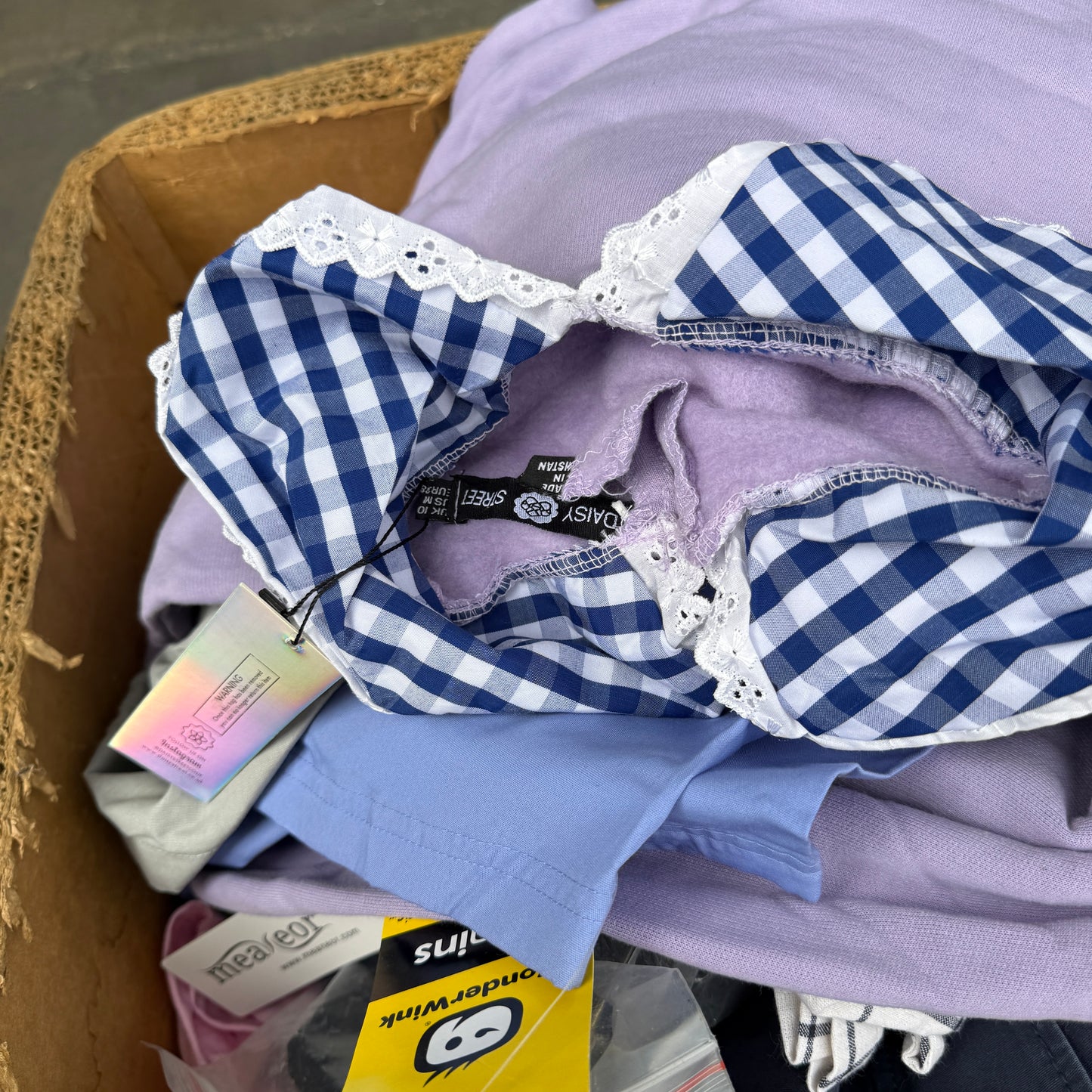 ZA@ Pallet of MIXED 100’s Of Men’s & Women’s Clothing