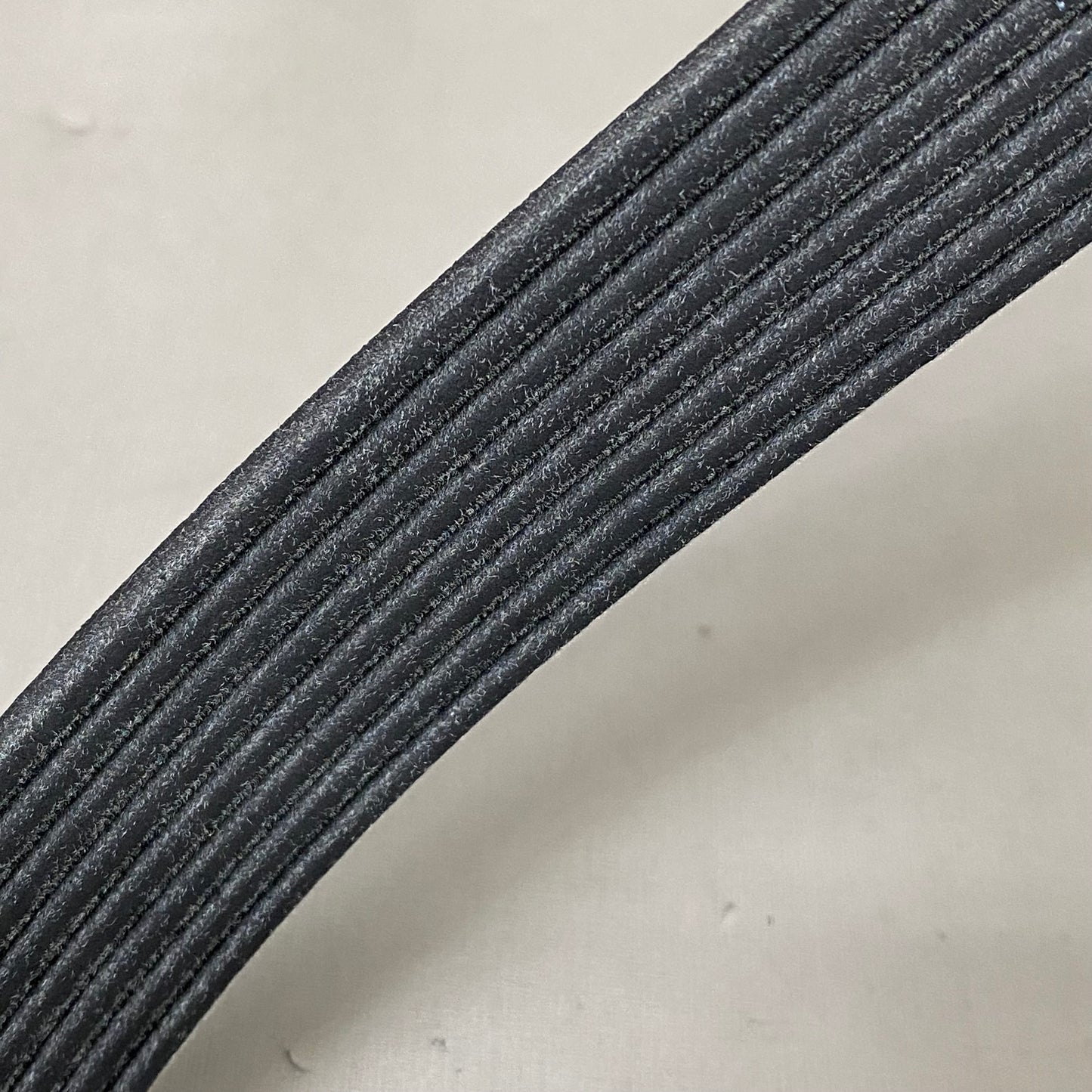 CUMMIN Onan V-belt 37.5 inch Black