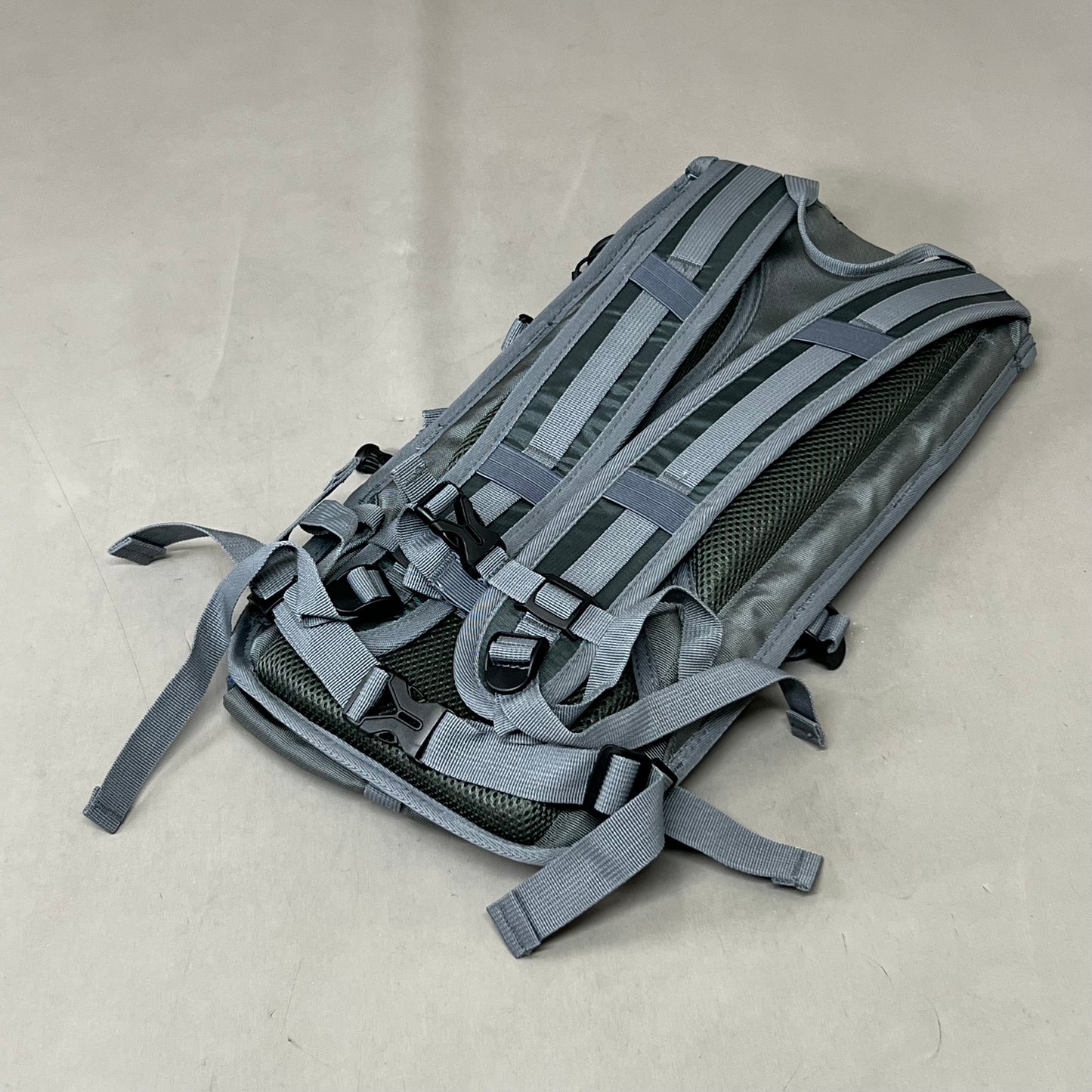 AMERICAN OUTBACK World Famous Hiker Sports Hydration Pack 2L Blue/Grey XHB-049