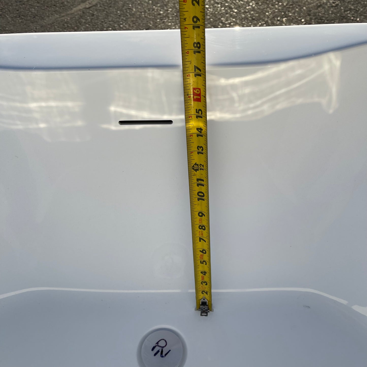 ZA@ Pallet of VINTAGE Acrylic Freestanding Bathtub 56”x29”x23” RMAQ340 (AS-IS)