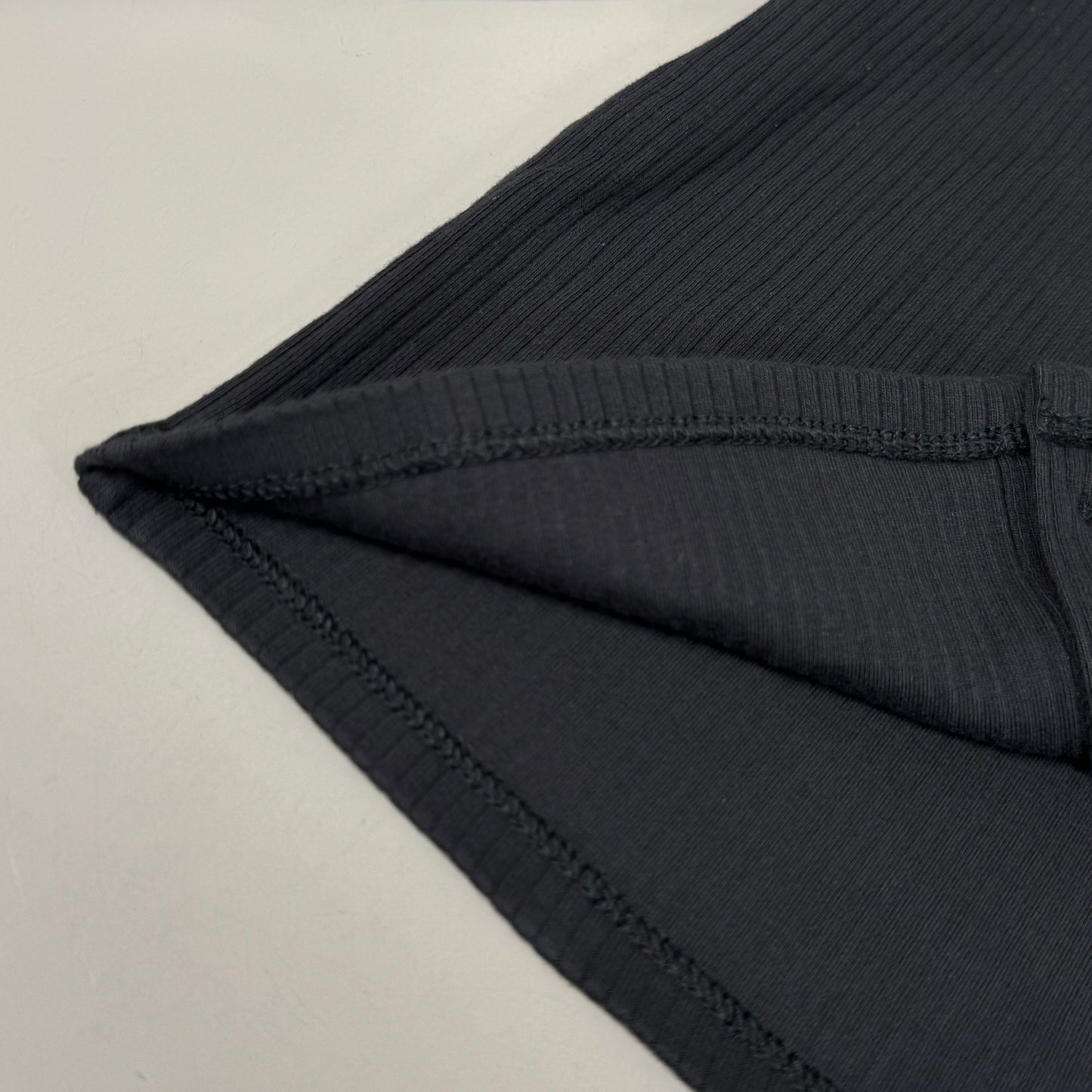 LEVI'S Muse Long Sleeve V-Neck T-Shirt Slim Fit Women's Sz XL Black A87830001