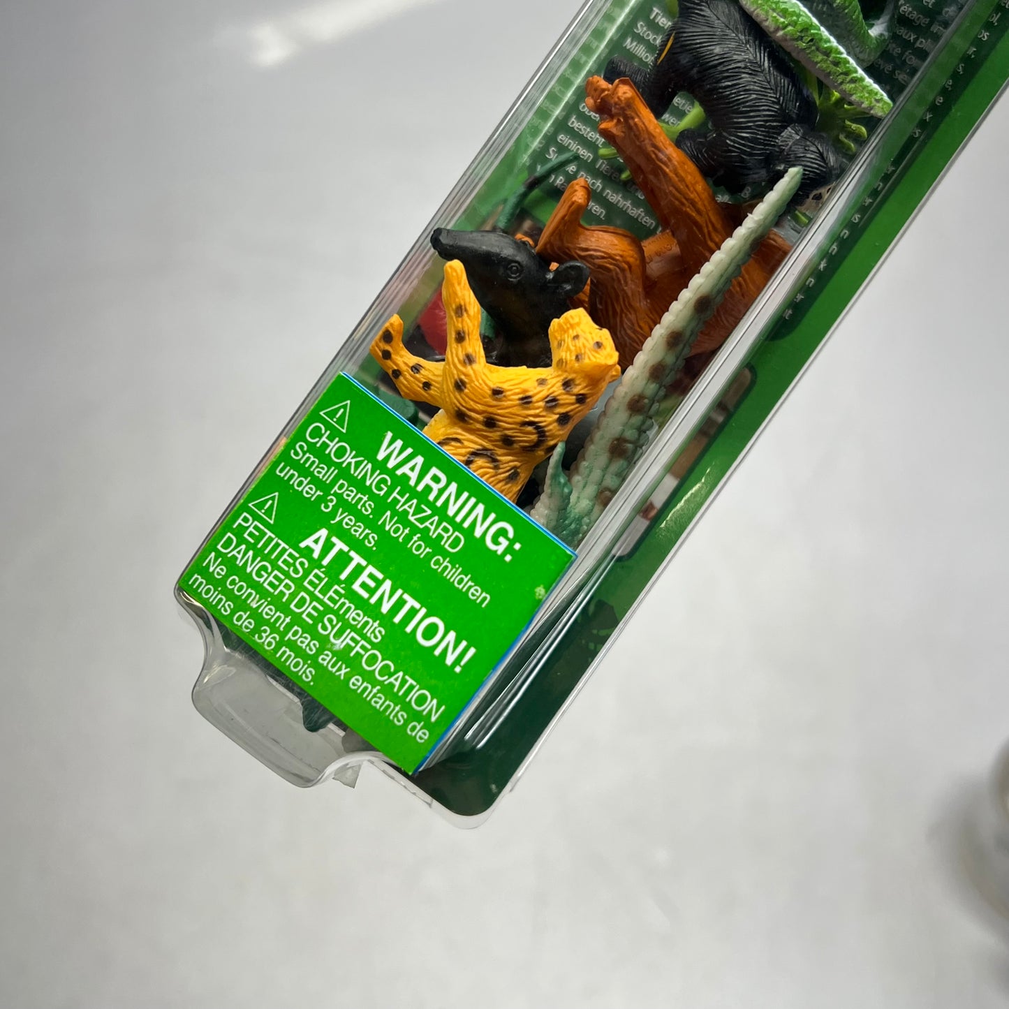 ZA@ WILD REPUBLIC (12 PIECES) Tube Of Collectable Rainforest Figurines & Playmat B