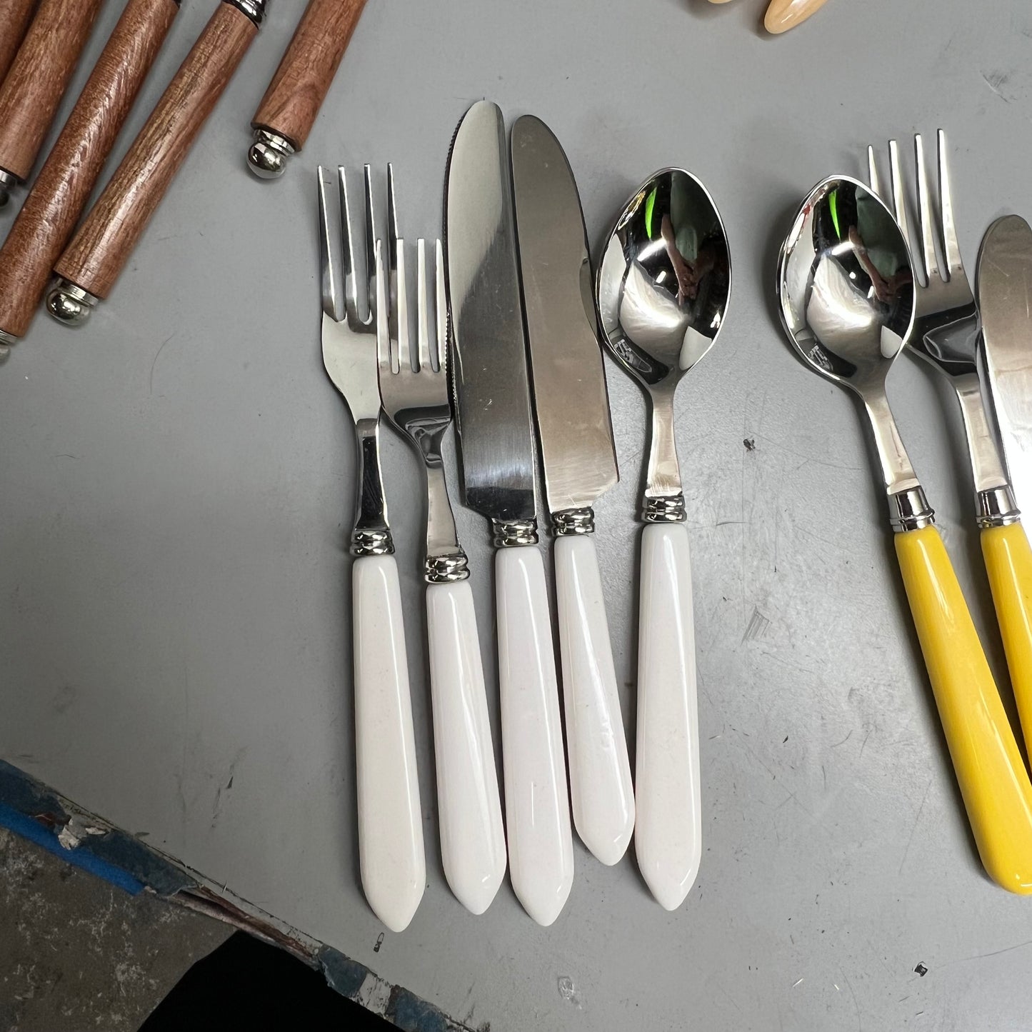 ZA@ PAYWUT Assorted Cutlery, Wine Glasses, and Commercial Dishwasher Rack