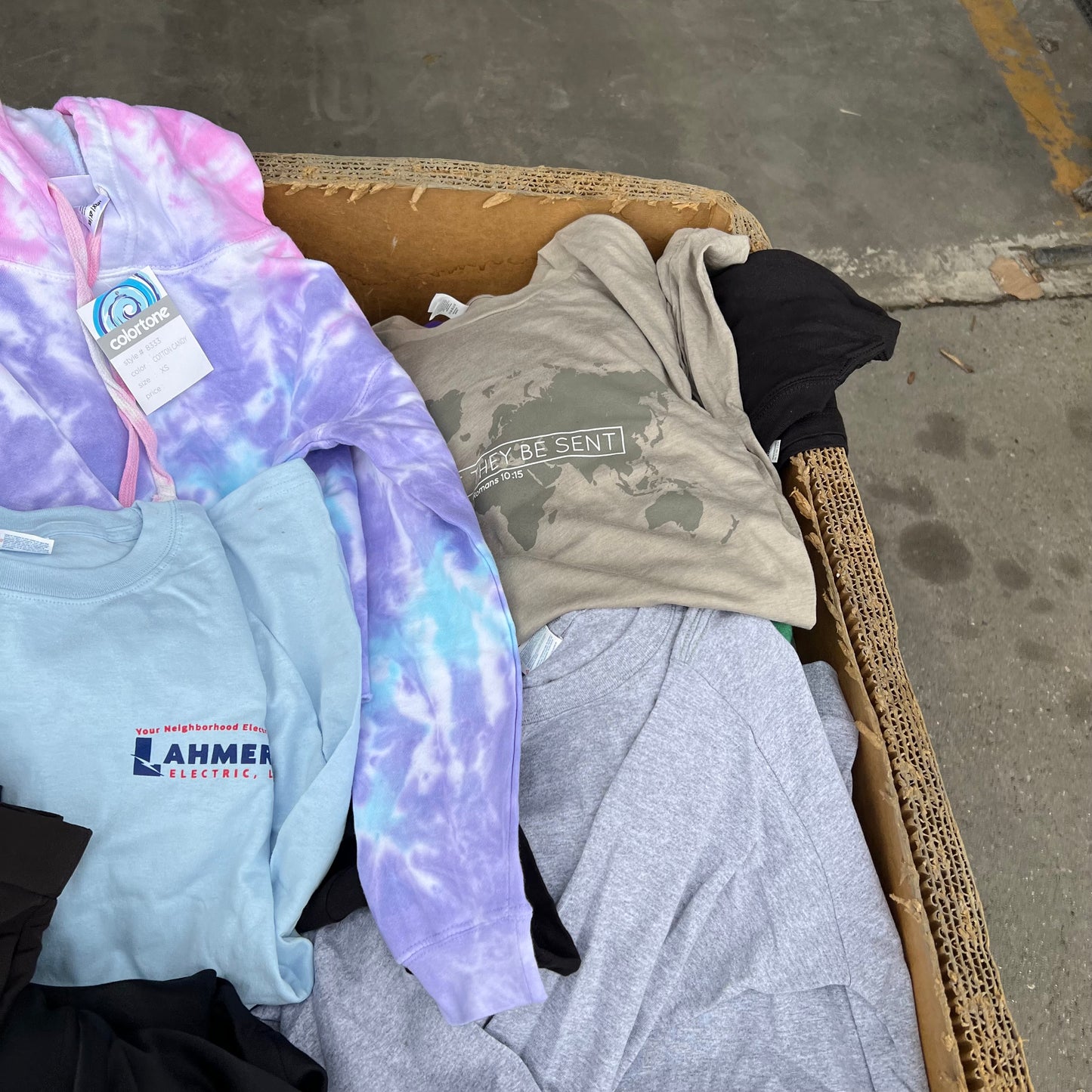 ZA@ Pallet of MIXED Clothing, Tee-shirts, Pants Childrens & Adult! (AS-IS)