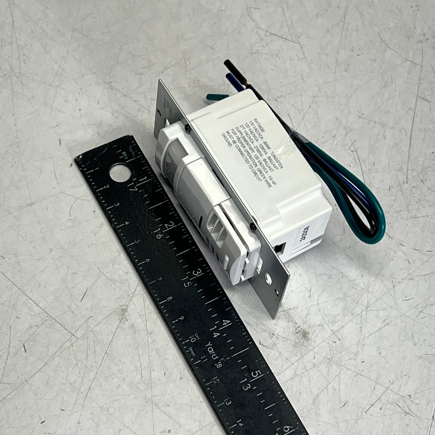 LEVITON  Wall Box Occupancy Sensor Multi-technology  120-277V 2400SF OSSMT-GDW