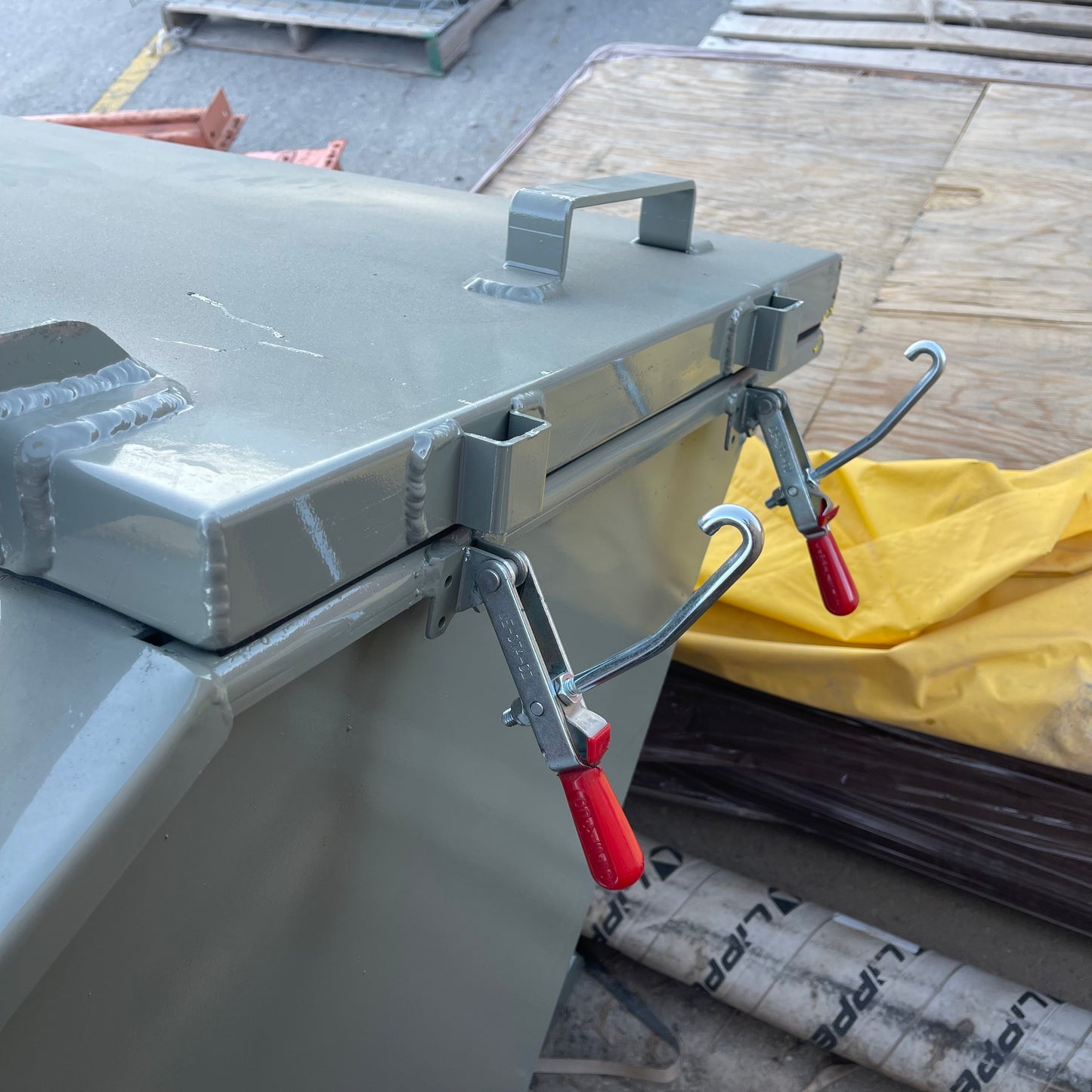 FAB CORP Hippo Hopper Self Dumping Gray HH32-DUSTDR