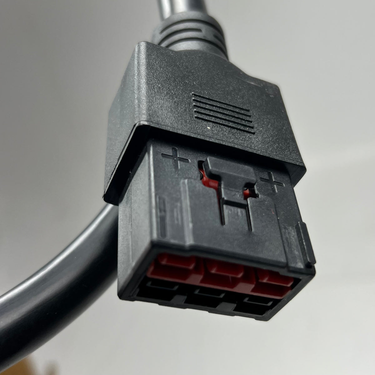 EATON Cable Adaptor 9PX/9SX G1 G2 180V - Black CBLADAPT180RT